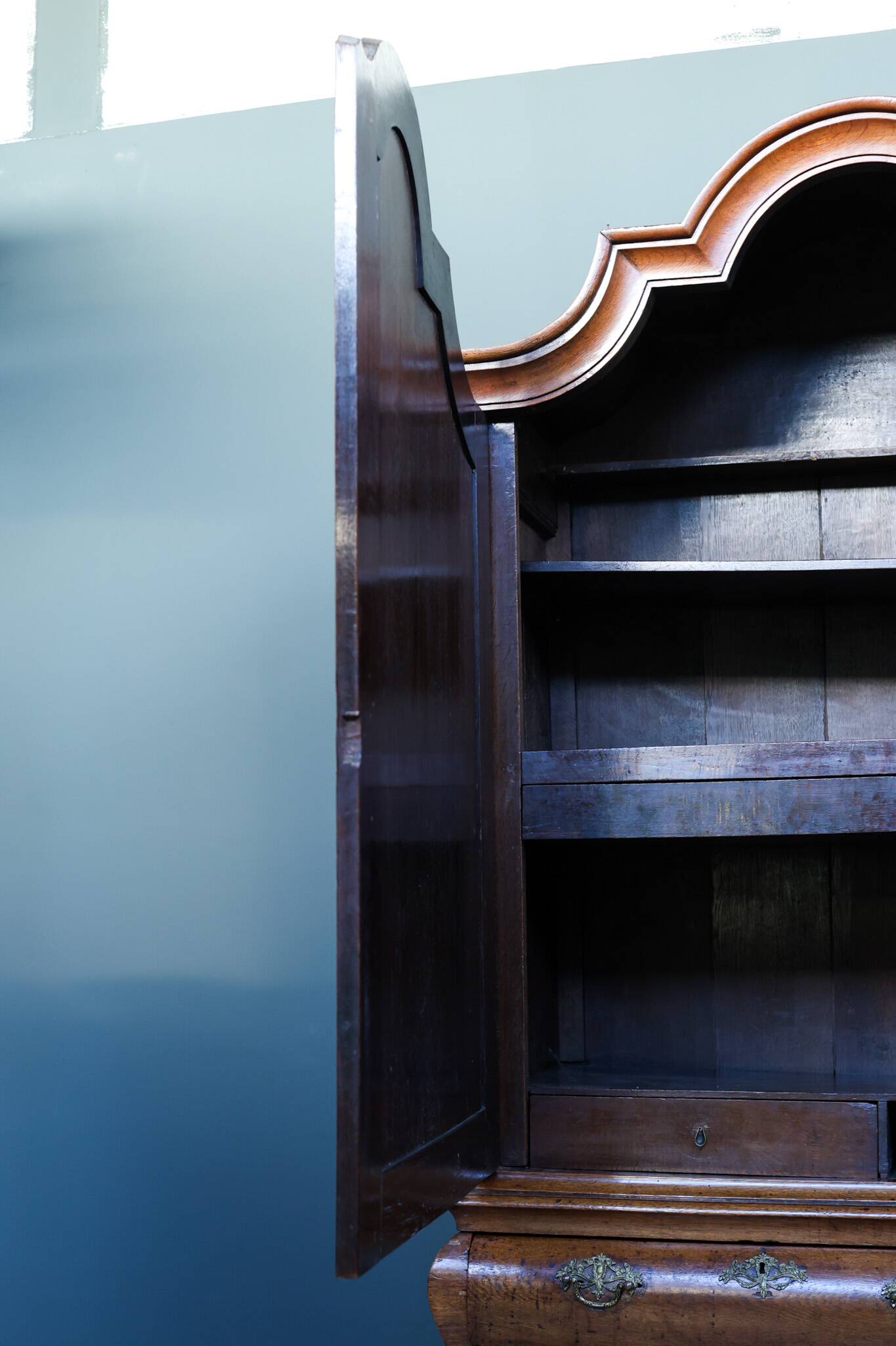 Bombe armoire hollandaise xviiie siècle