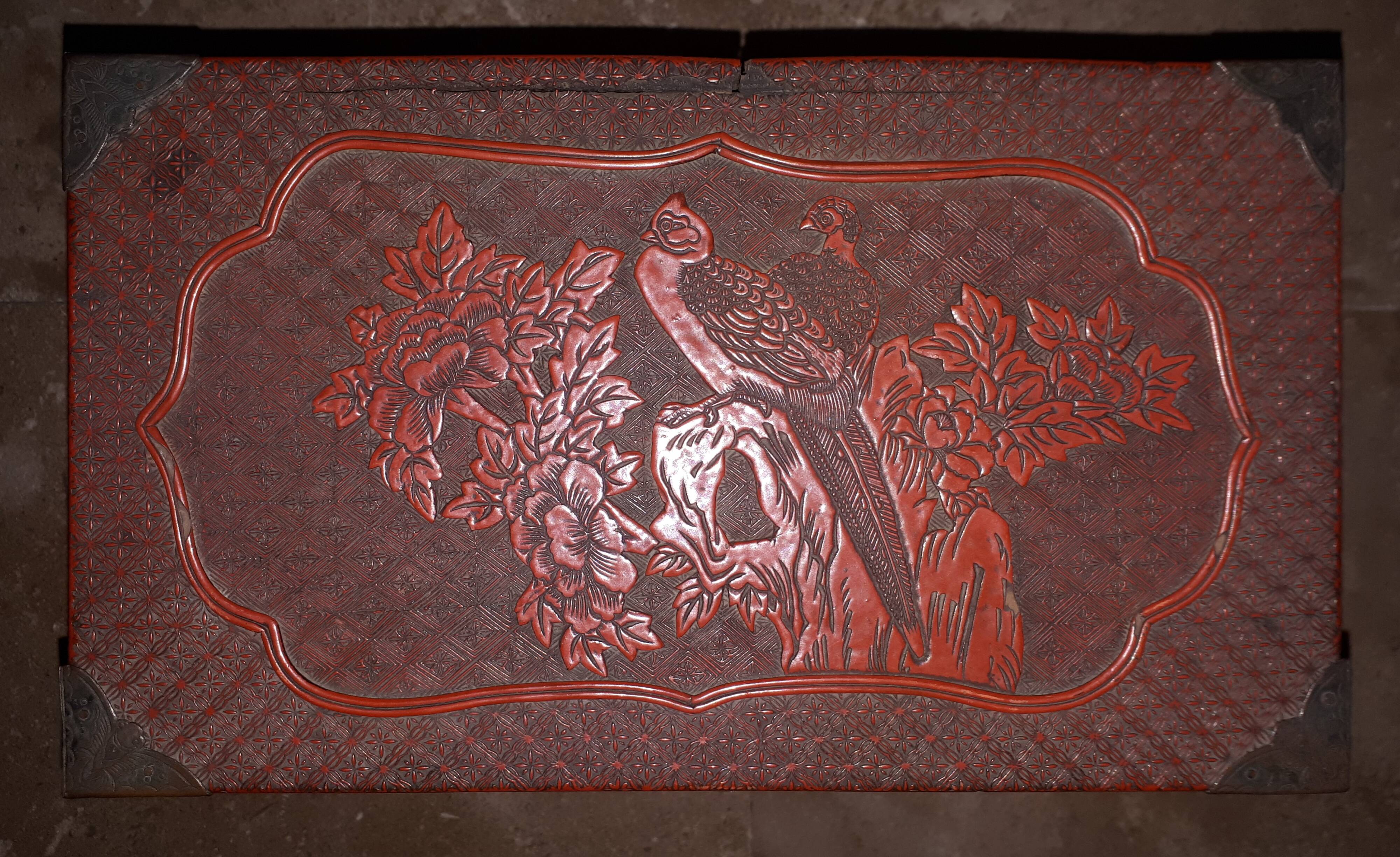 Japanese cabinet in cinnabar red lacquer, Japan Meiji era
