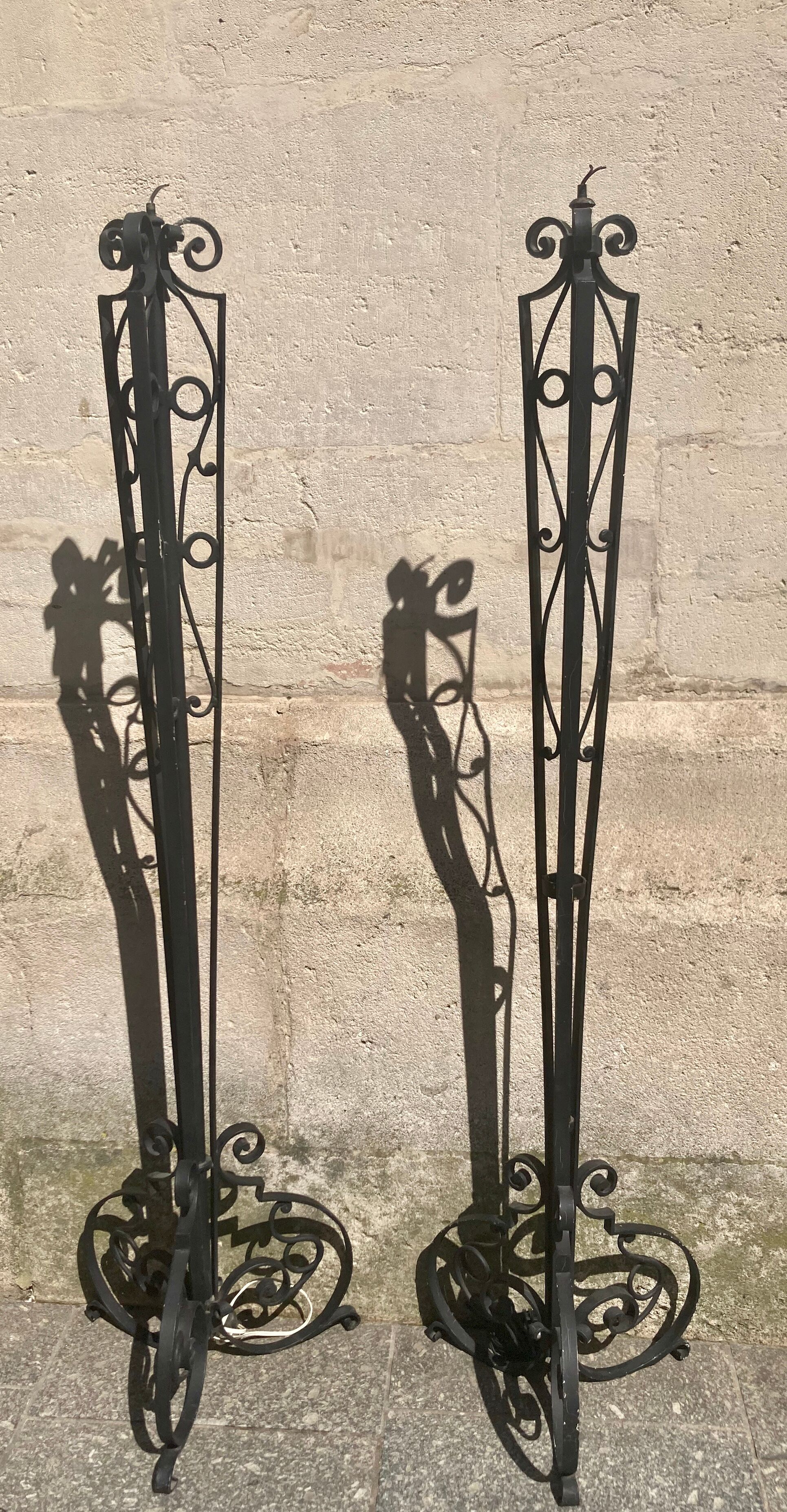 Paire de pieds de lampe en fer forgé