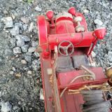 Camion de pompier américain de 1930 en acier tole avev tous ses accessoires lance à eau,