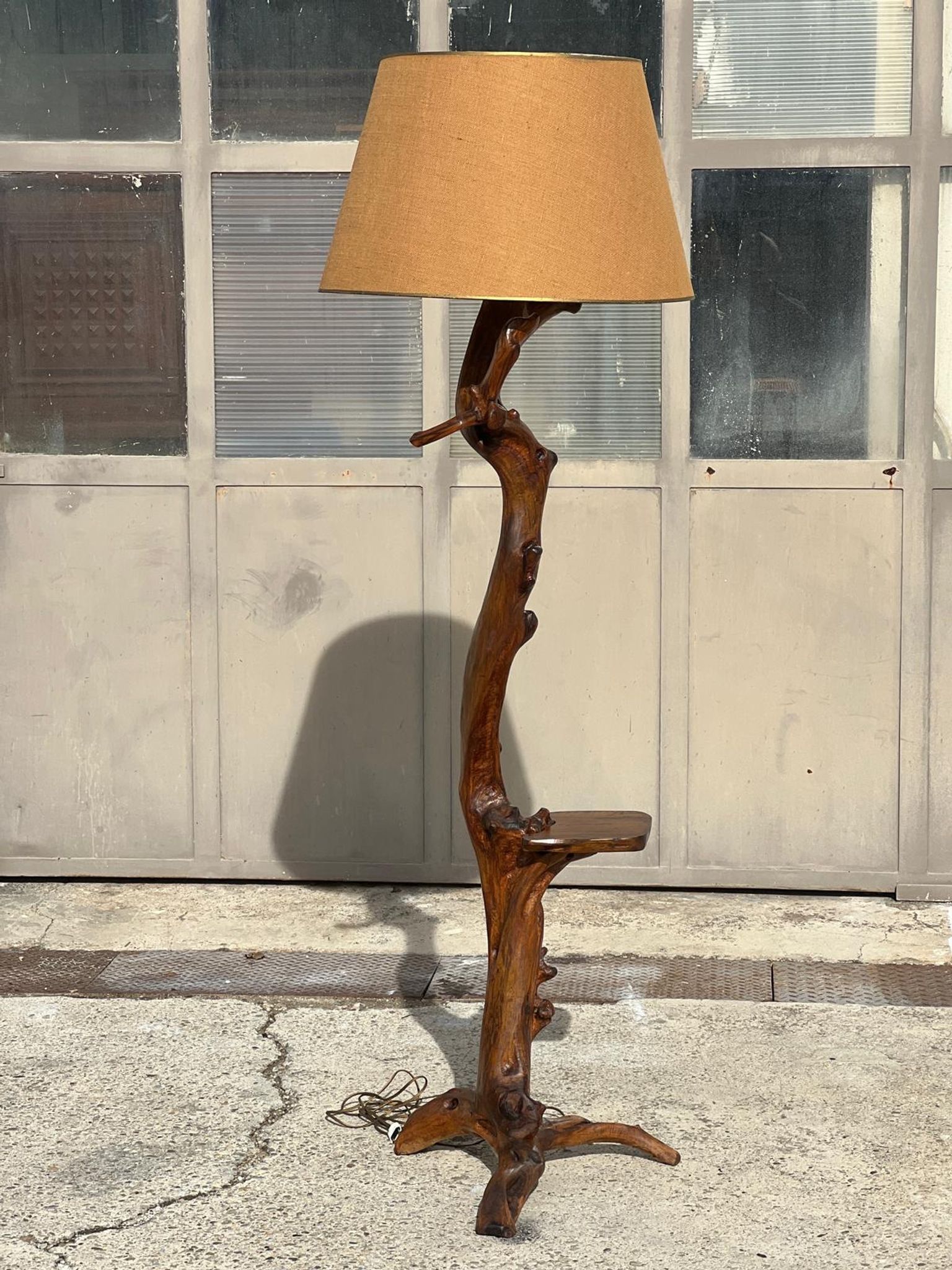 Floor lamp in solid olive wood, Brutalist style, French work from the 1970s.