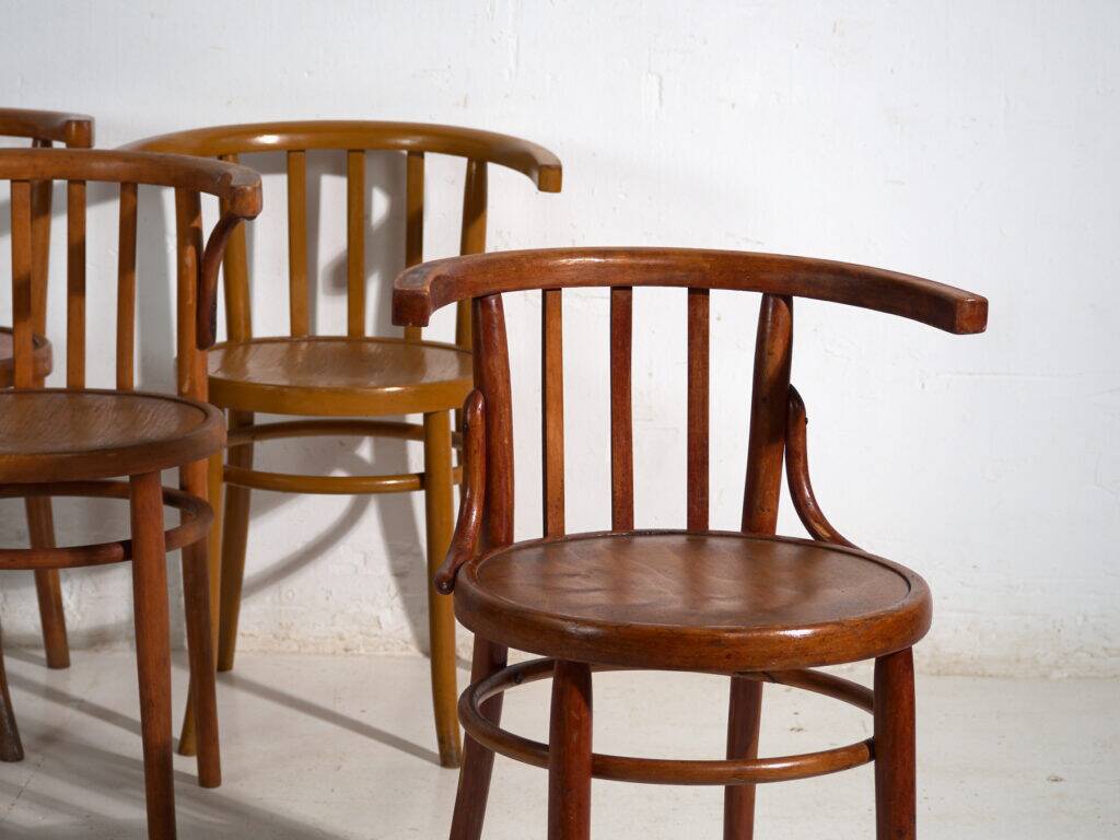 Ensemble de quatre chaises style Thonet en bois courbé – Europe centrale, vers 1920