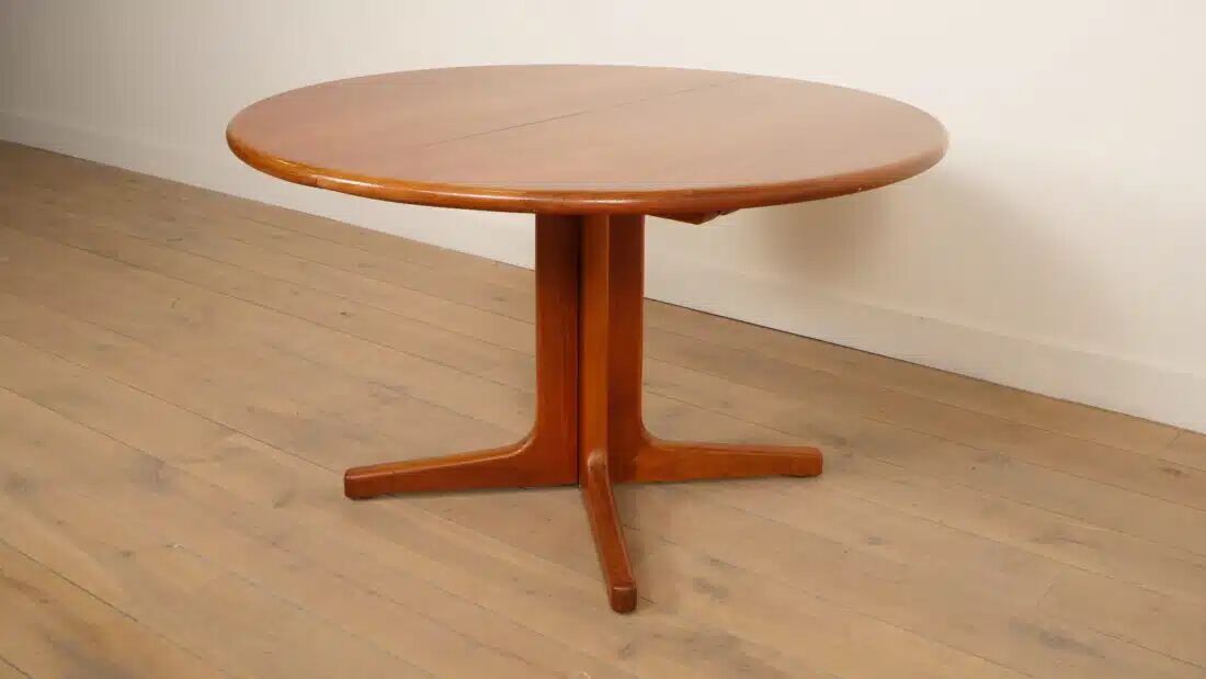 Vintage round dining table | extendable | teak | 121-173 cm