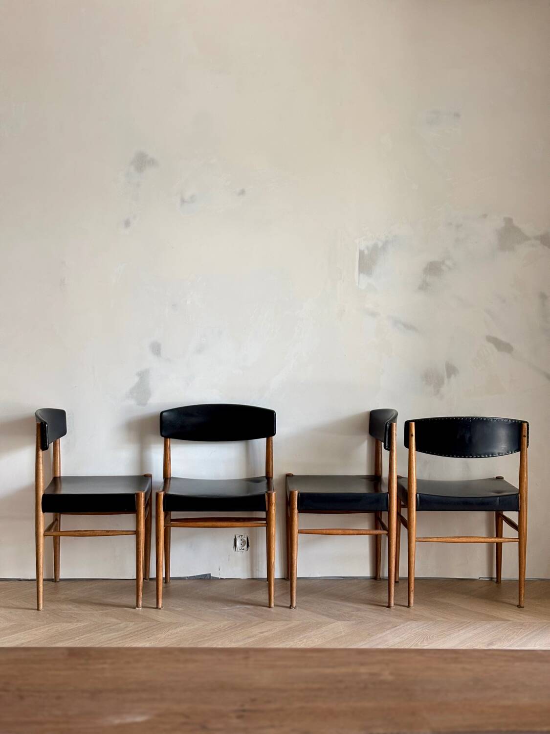 6 Scandinavian chairs