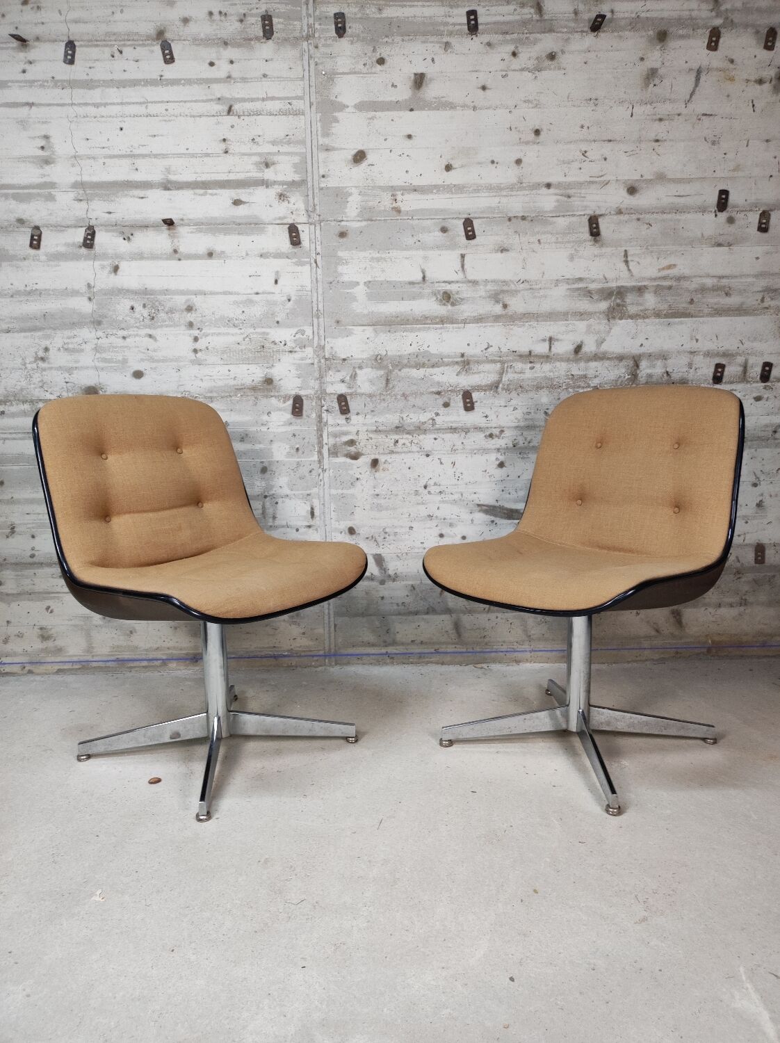 Paire de fauteuils Randall Buck