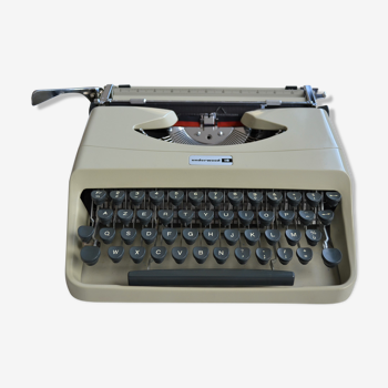 Machine à écrire Underwood 18 by Olivetti vintage 1968