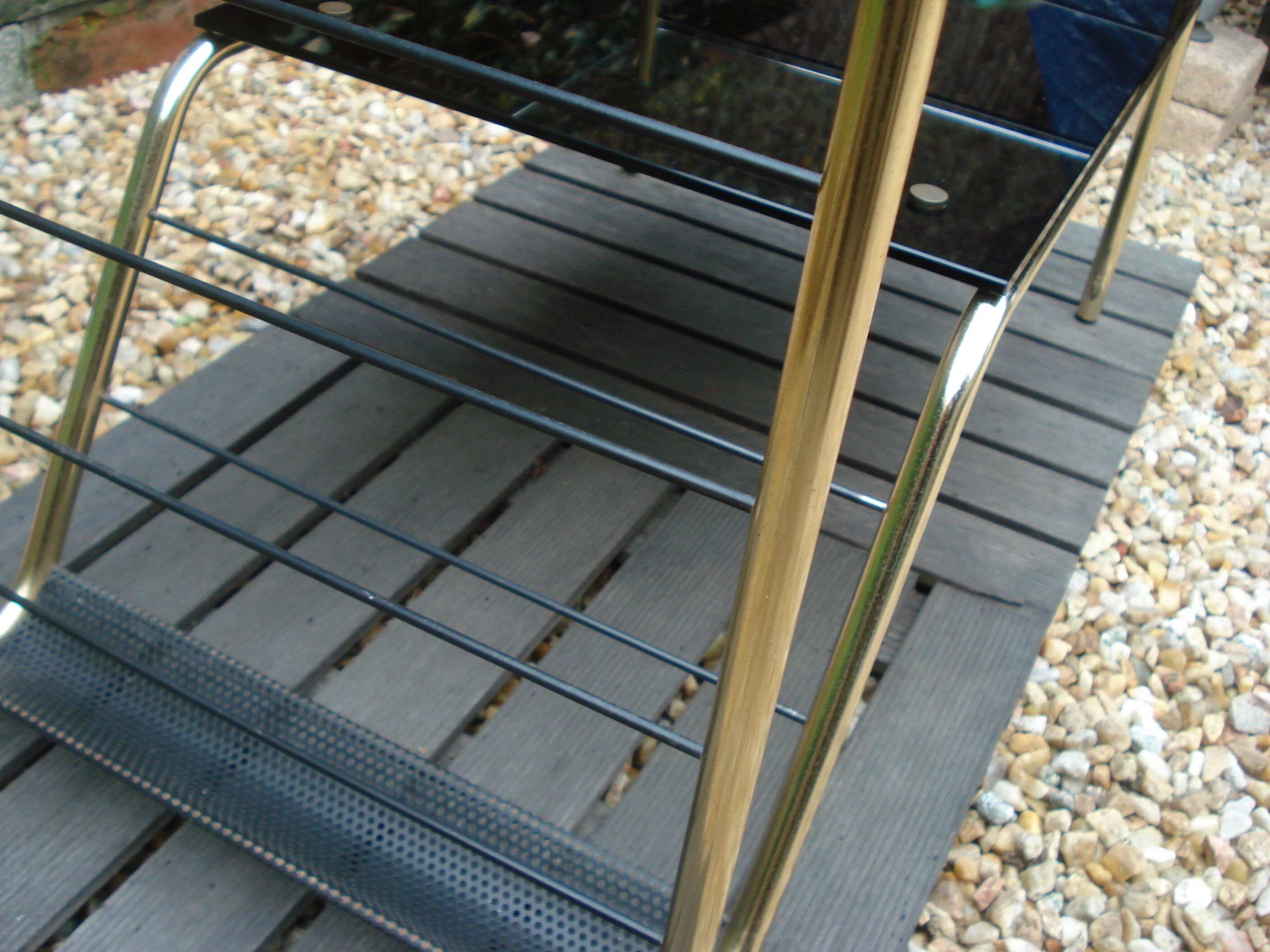 Table basse vintage double plateau verre et structure en métal doré