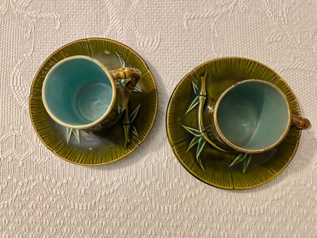Set de deux tasses et sous tasses en barbotine "bambou" xixème siècle.