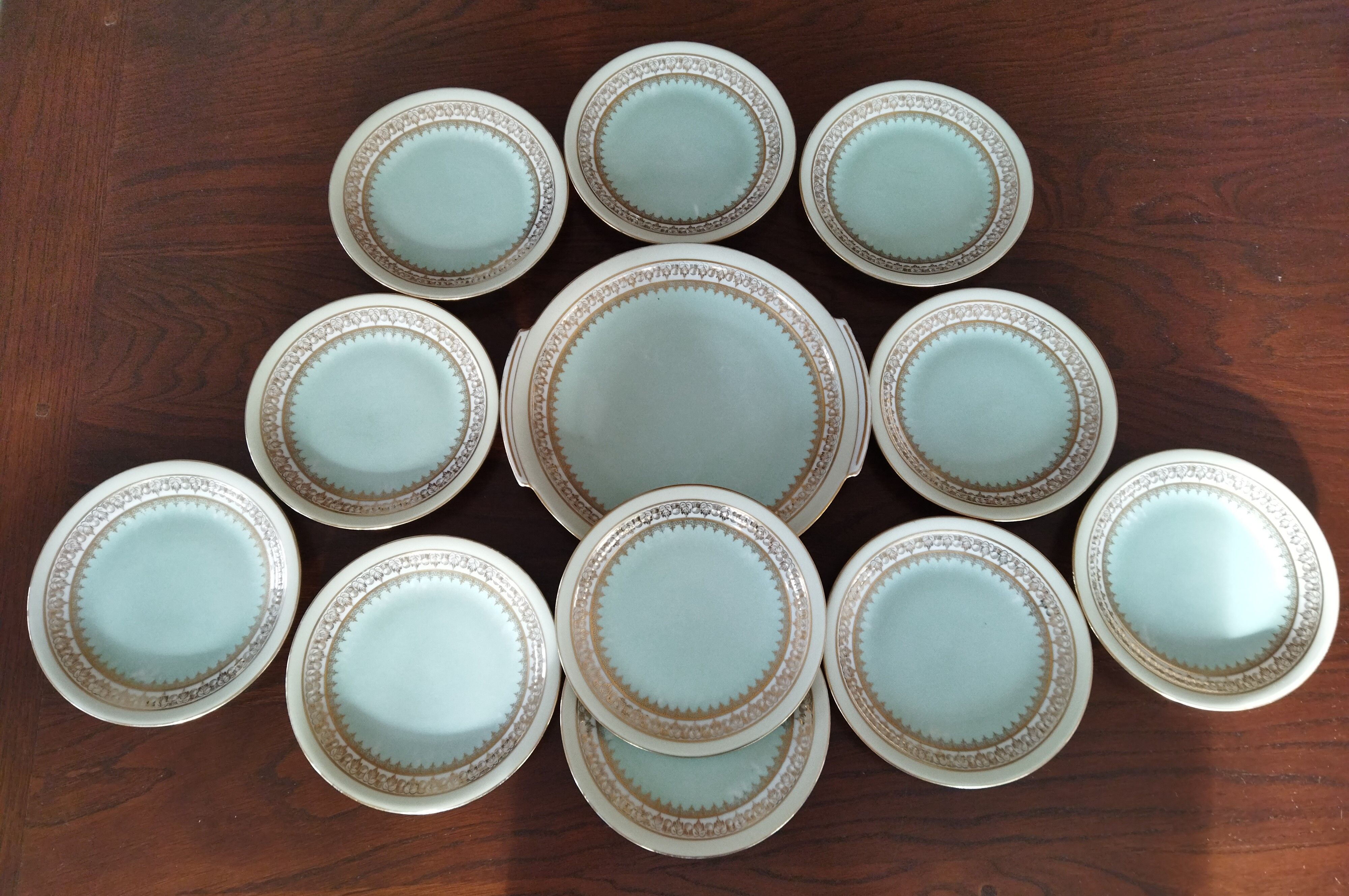 Platter and 11 dessert plates in Chapus Frères Limoges porcelain