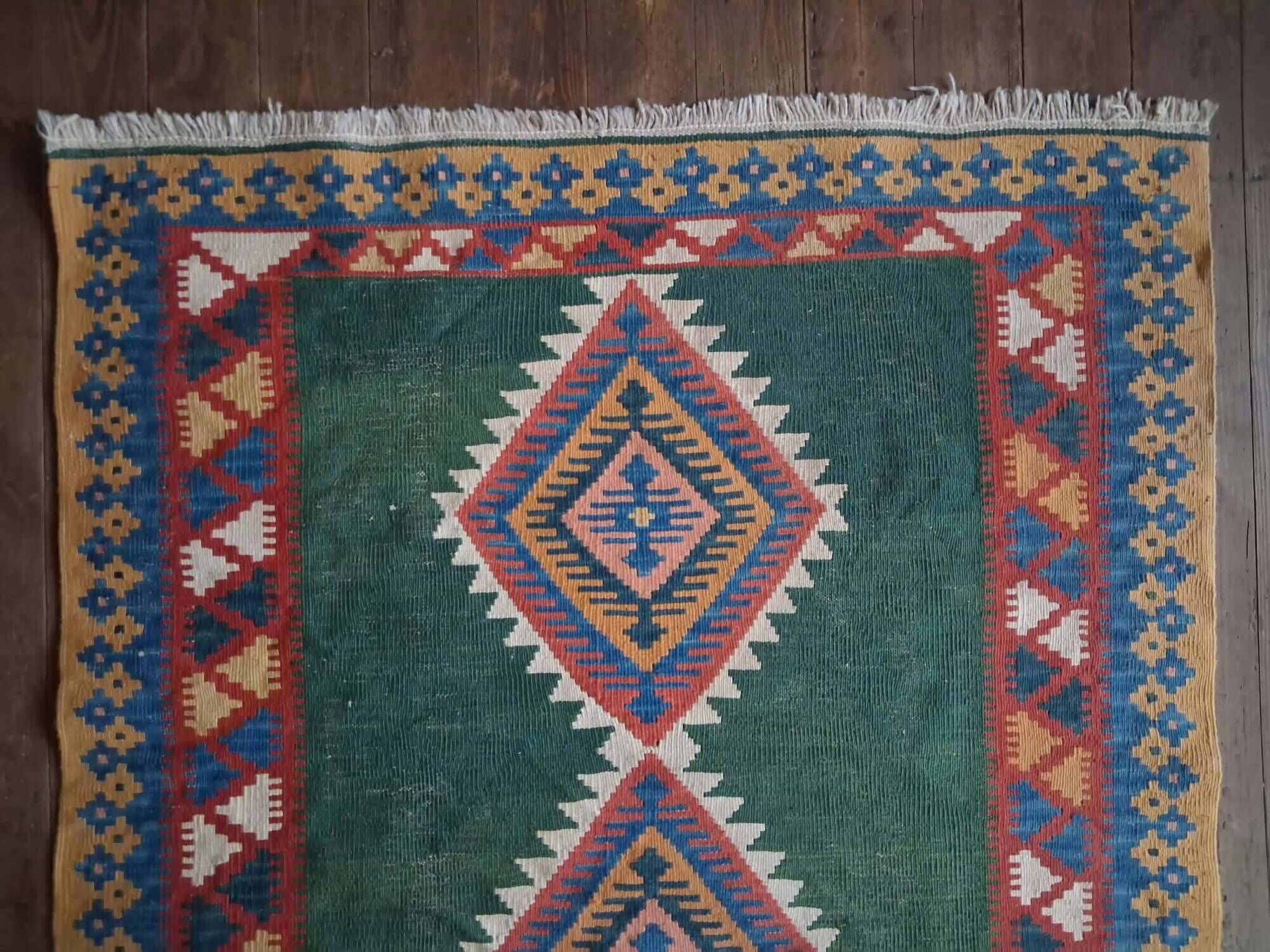 Handmade Persian Qashqai rug 175x120cm
