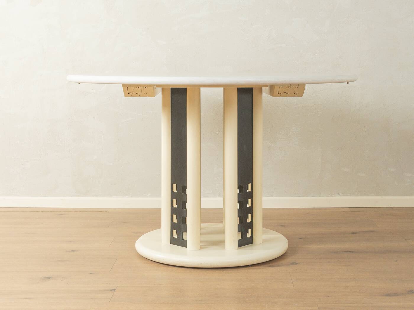 Table de salle à manger extensible postmoderne de Thonet, datant des années 1980