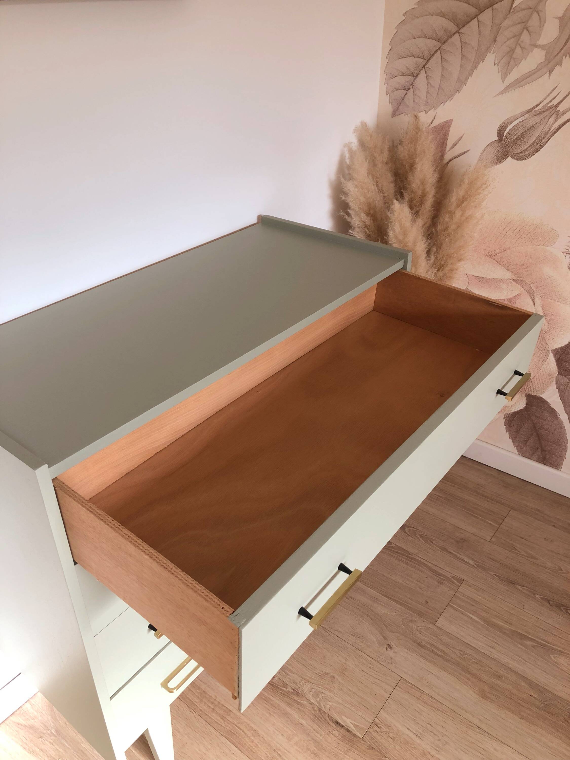 70s chest of drawers with 4 drawers