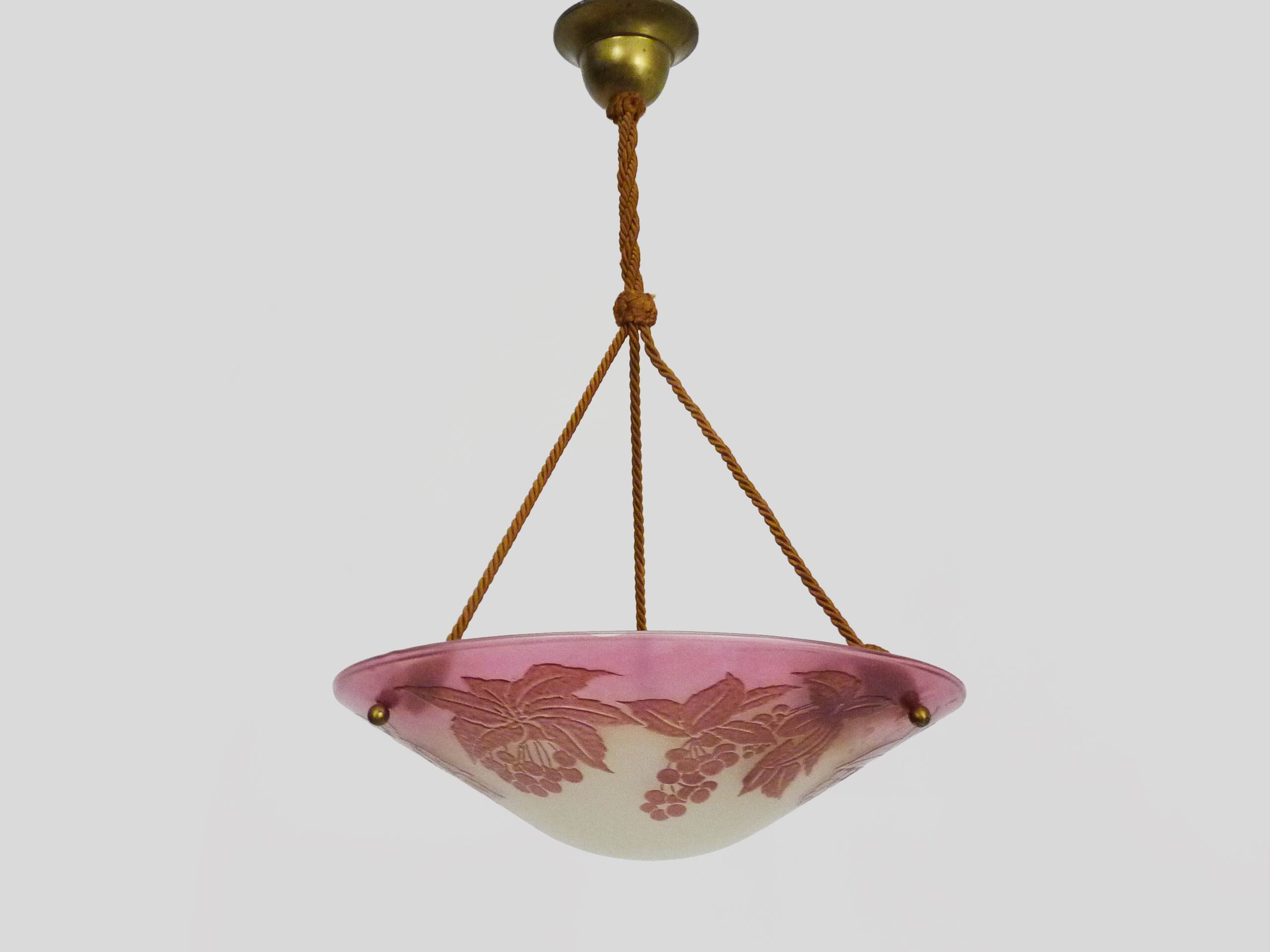 Magnificent Vianne Art Nouveau style 1-burner basin, in patterned purple glass