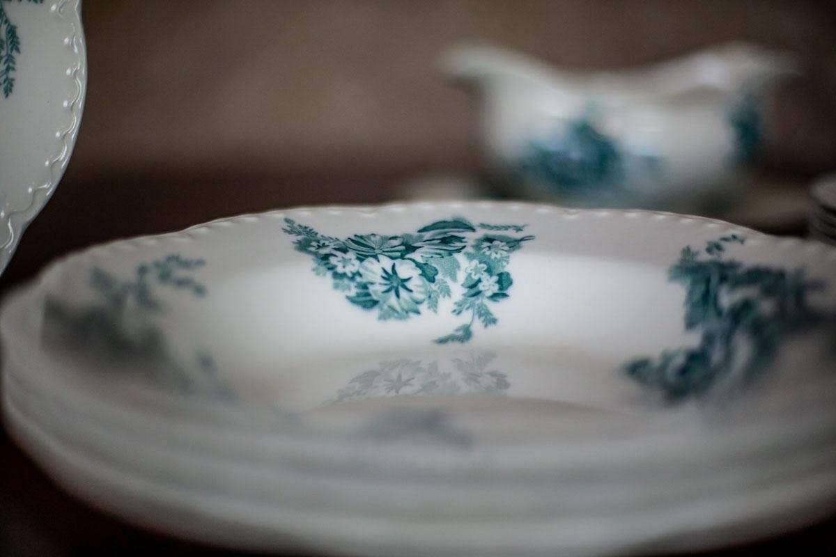 20th Century Anemone Porcelain Set by Johnson Brothers, 1930s, Set of 28