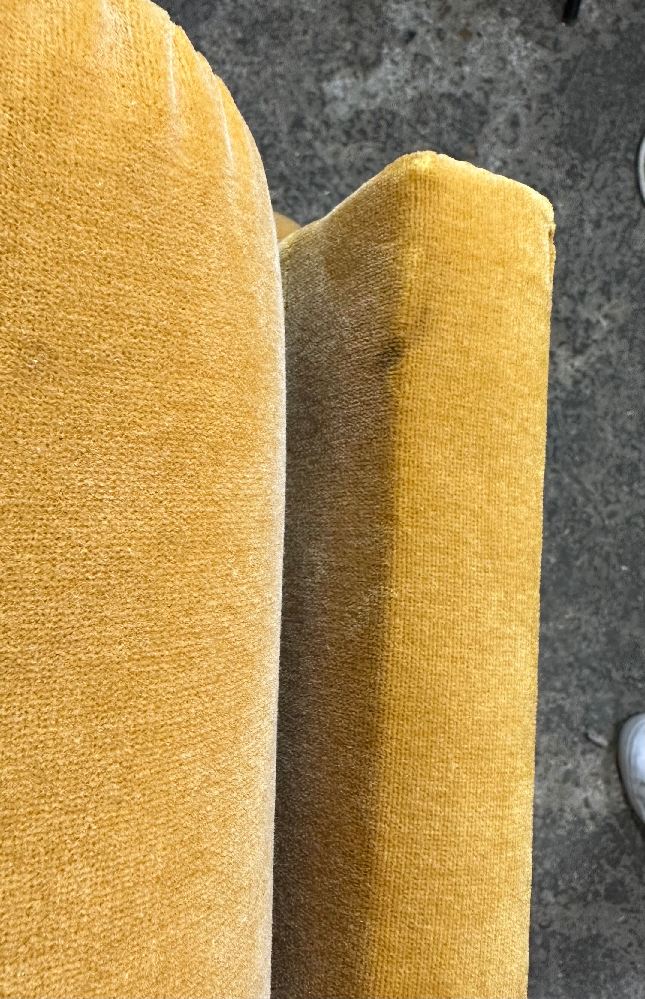 Fauteuils vintage 1950 en velours jaune