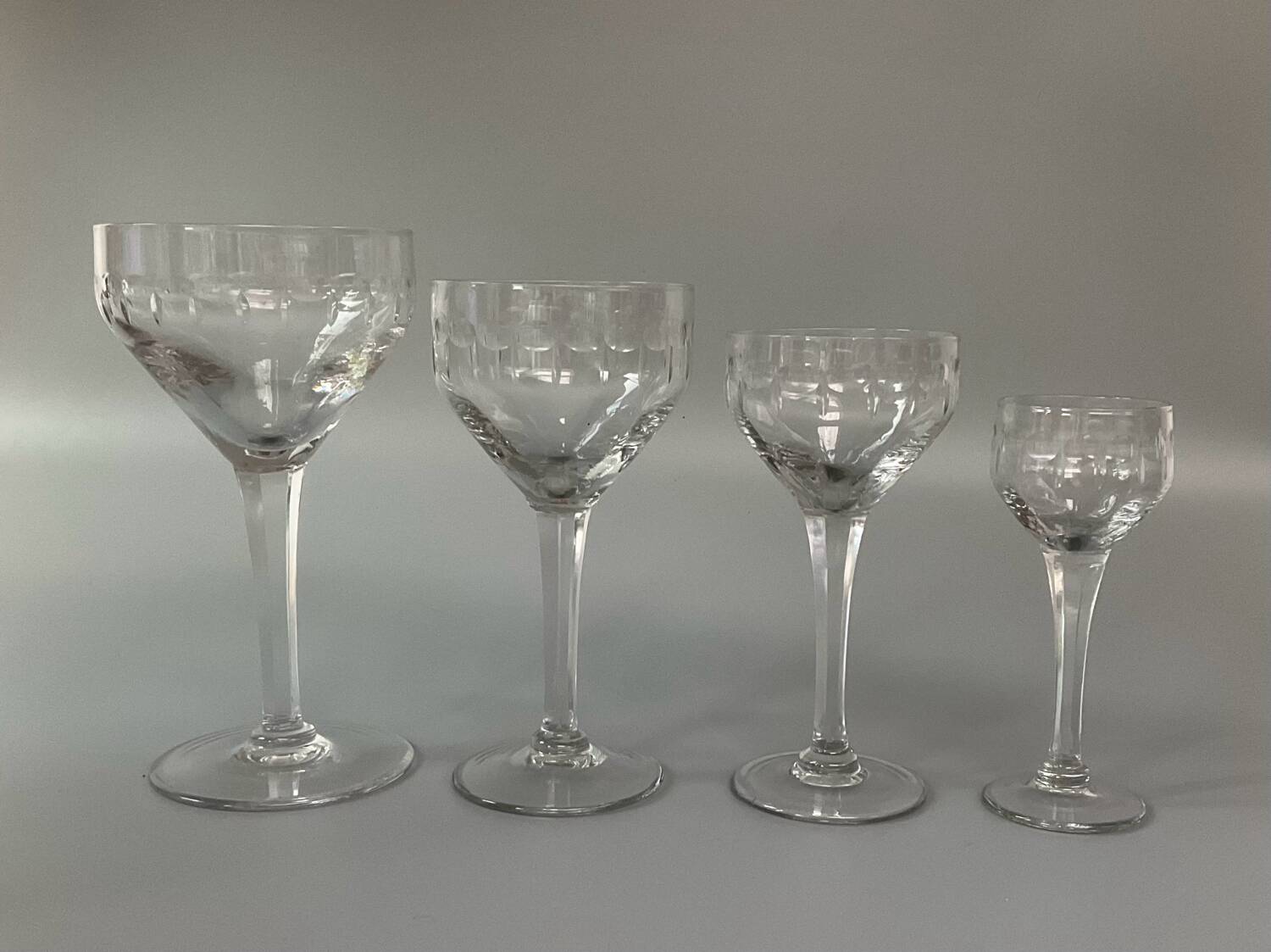 Stemmed glass service