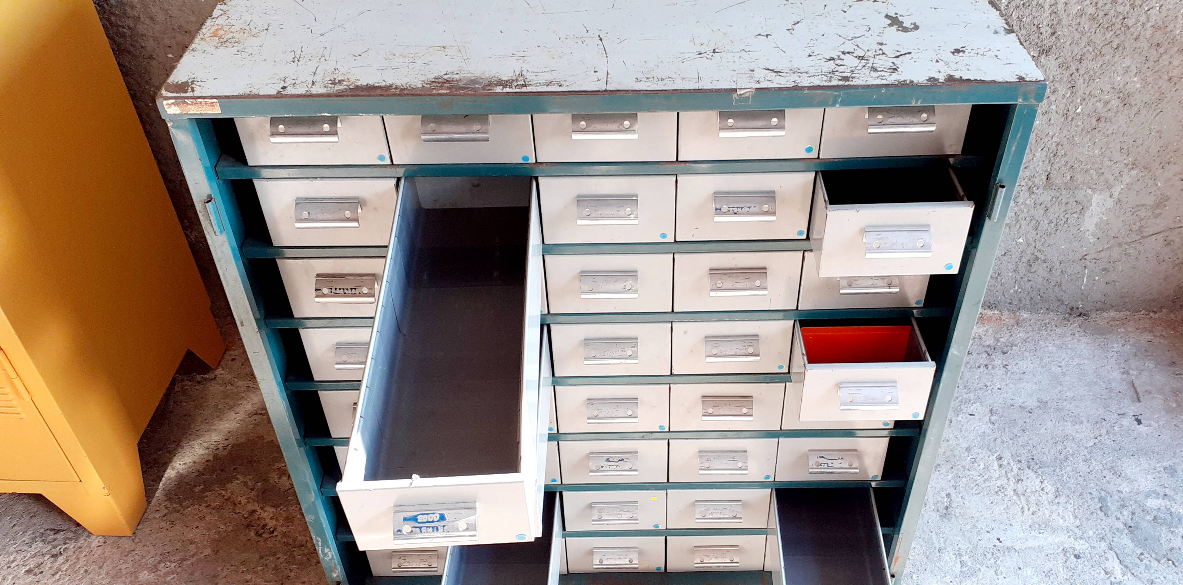 Industrial furniture Tiro-Clas