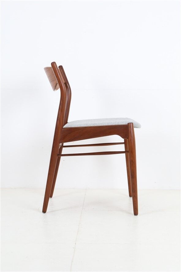 Chaise en teck Ærthøj Jensen & Mølholm entièrement restaurée avec un revêtement en feutre de laine / Design danois moderne du milieu du siècle / Années 1960