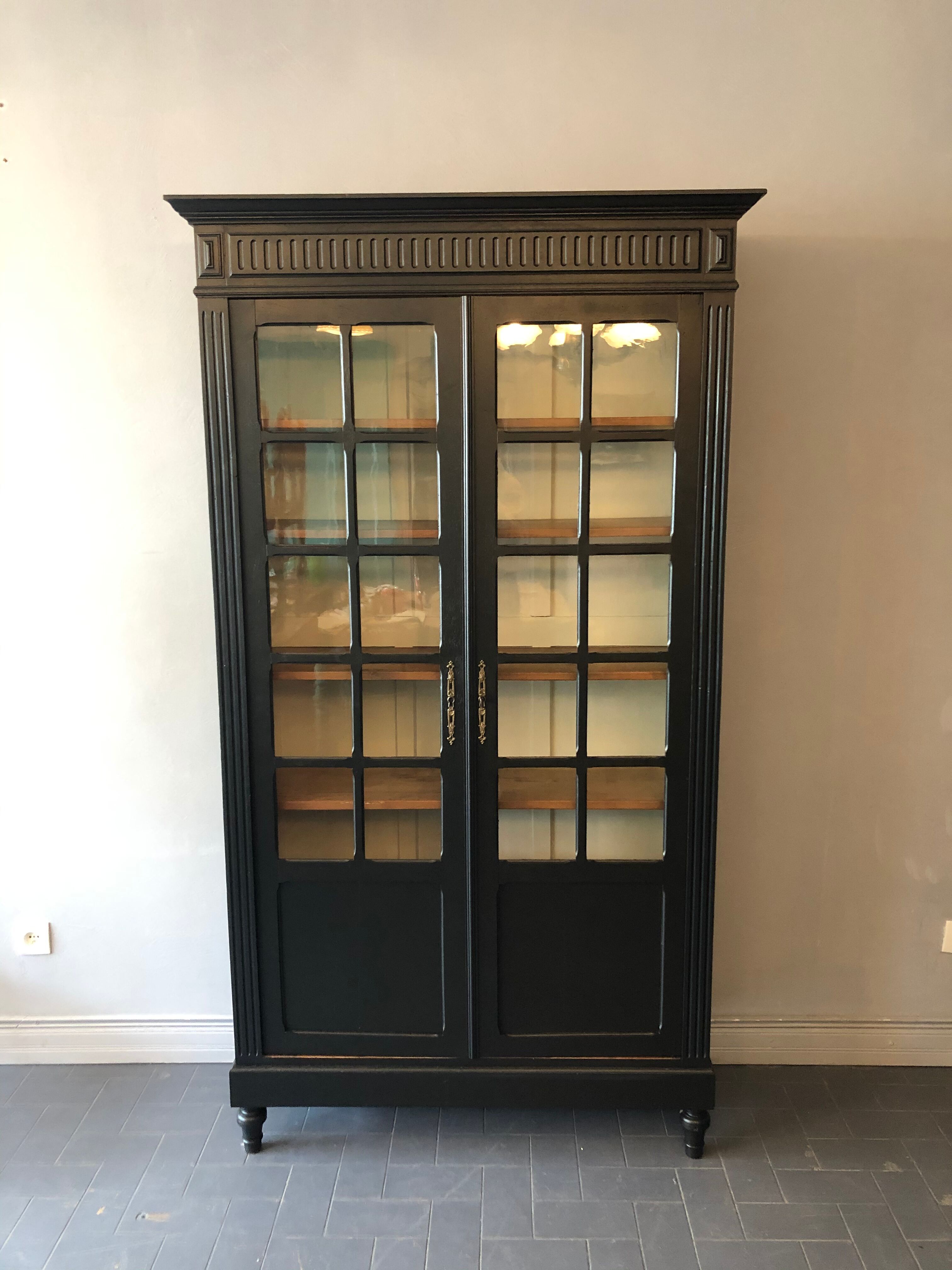 Armoire vitrée ancienne, début XXème