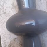Vase design en verre opaline gris