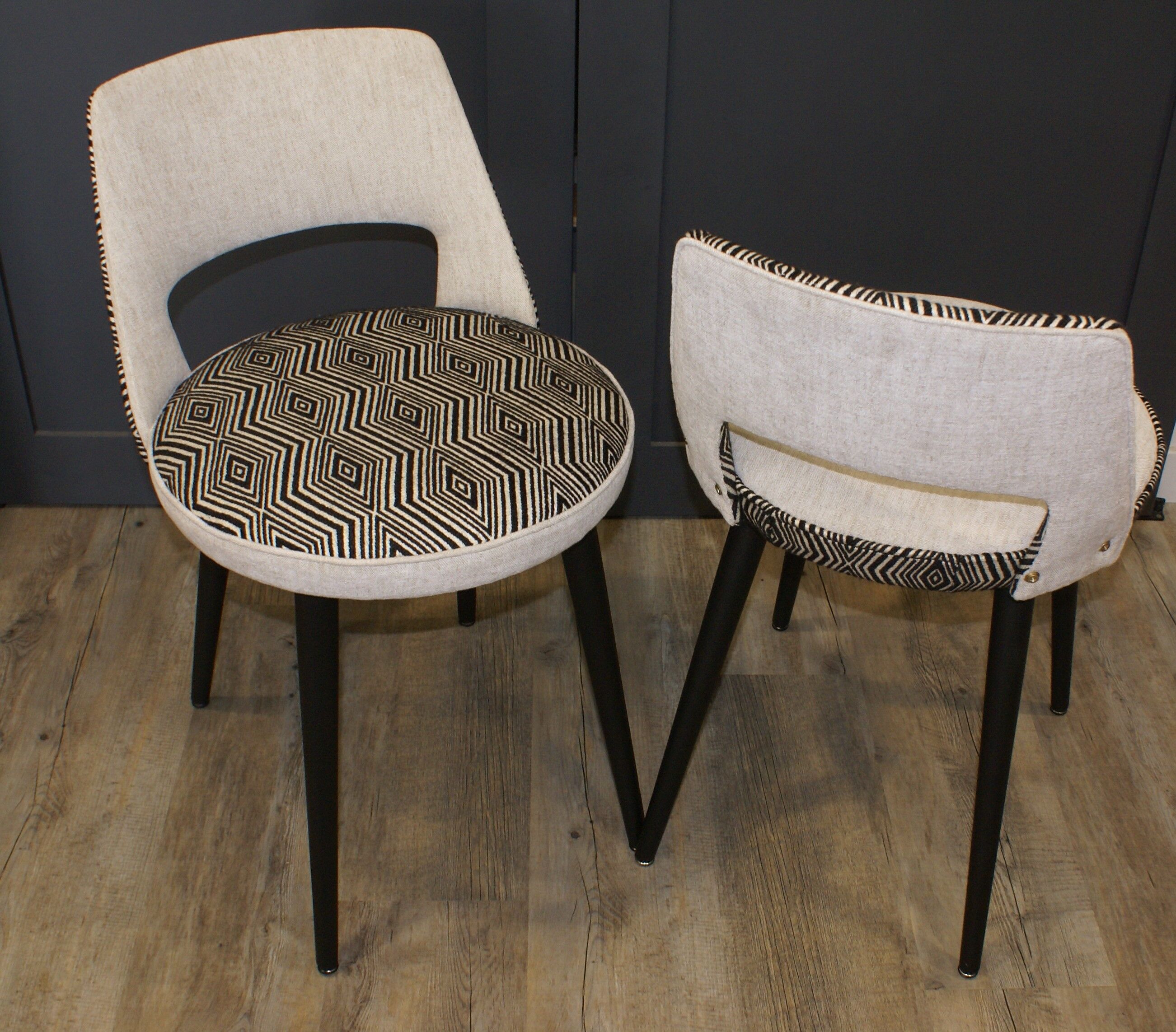 Chaises pieds compas