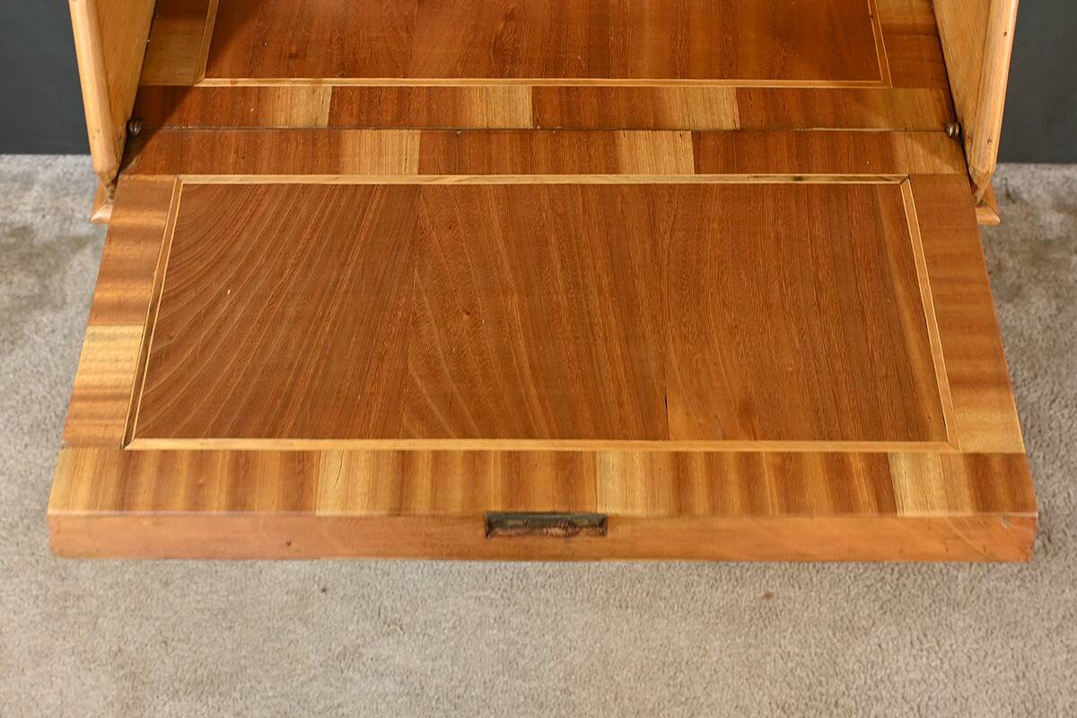 Scriban Showcase in Blond Mahogany, England – 1960