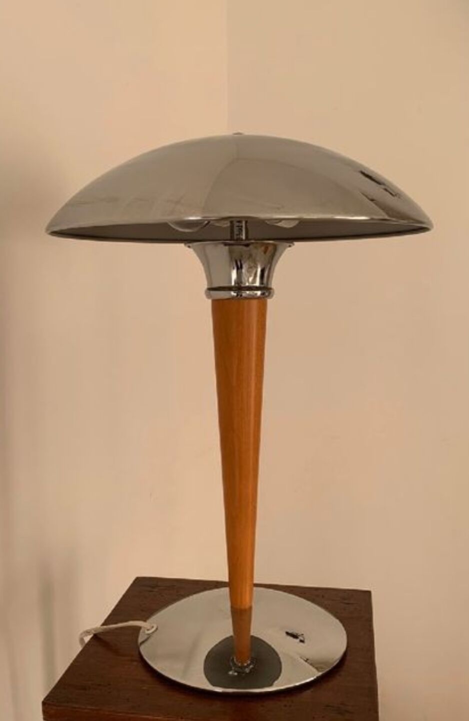 Mushroom lamp called liner