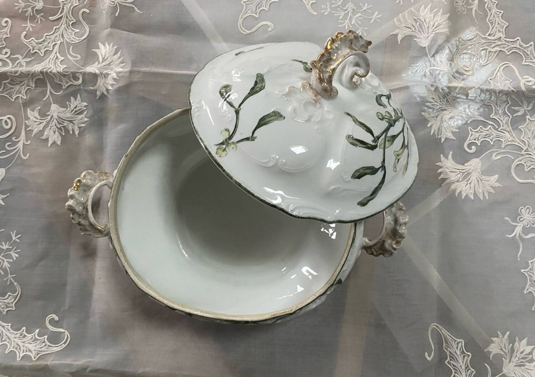 Légumier en porcelaine Pillivuyt modèle Gui ancien