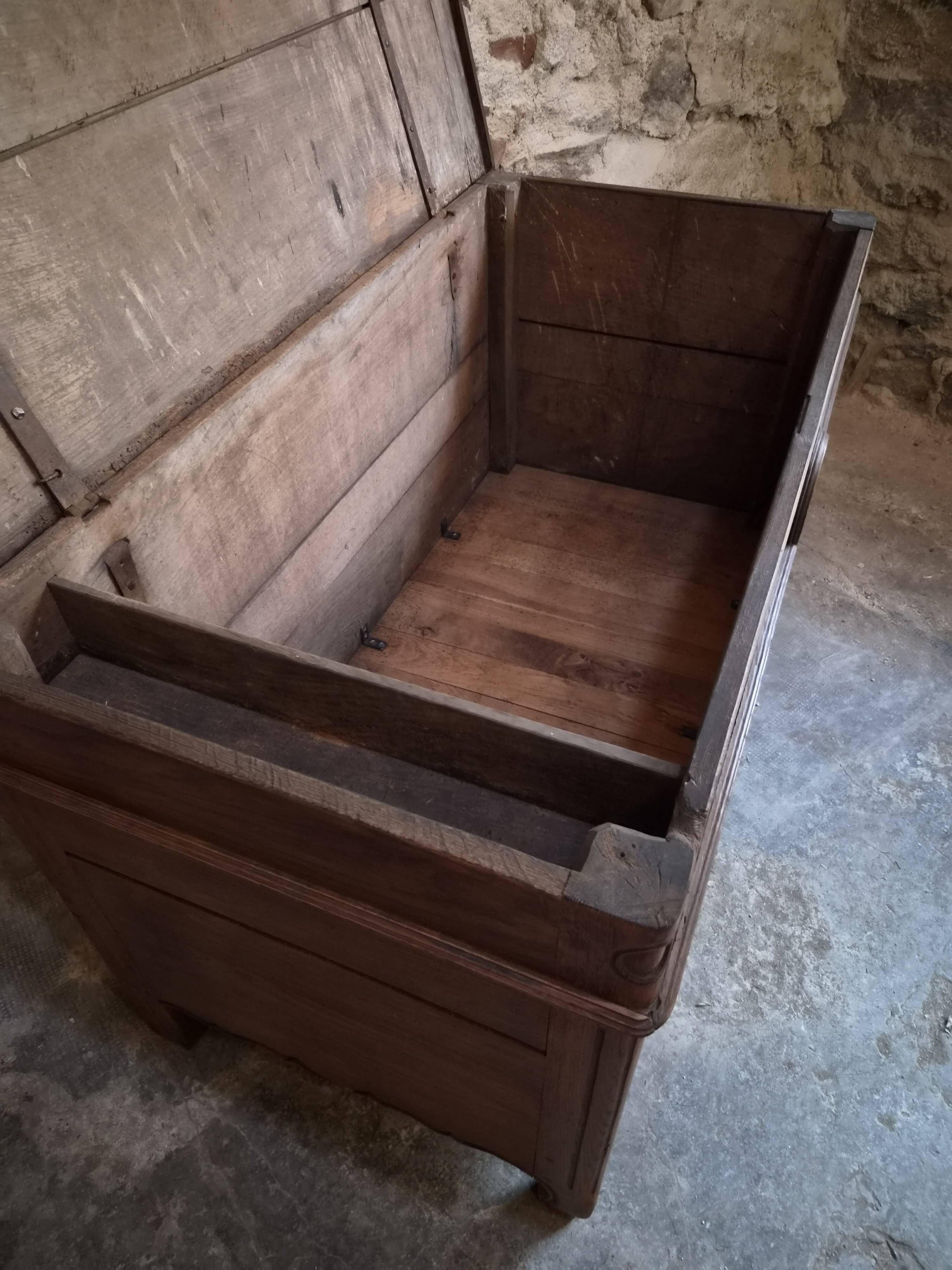 Antique marriage chest in oak / blanket chest – 18th century, Auvergne, France