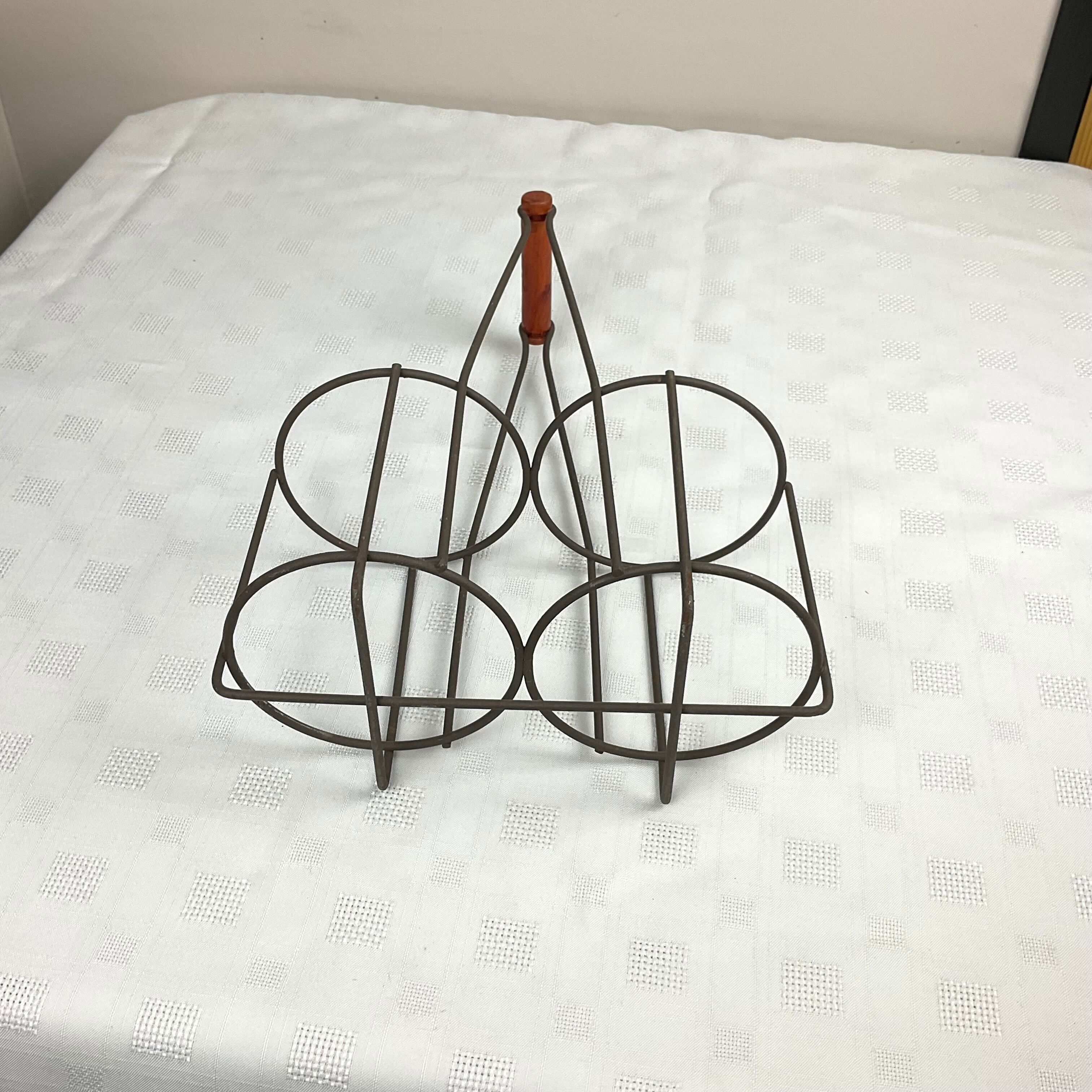Metal bottle basket