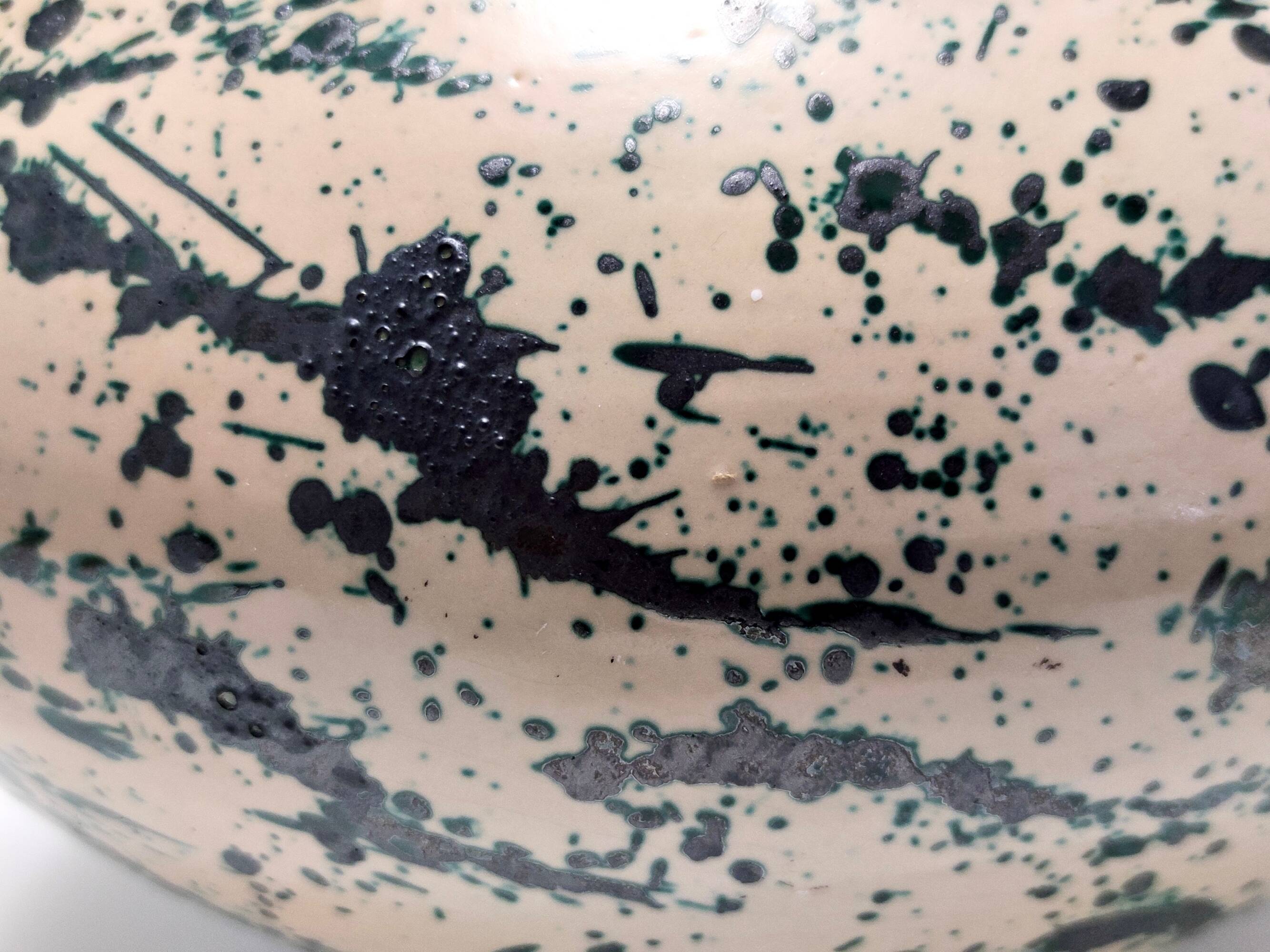 Vase vintage en terre cuite laqué et peint à la main beige et vert, Deruta