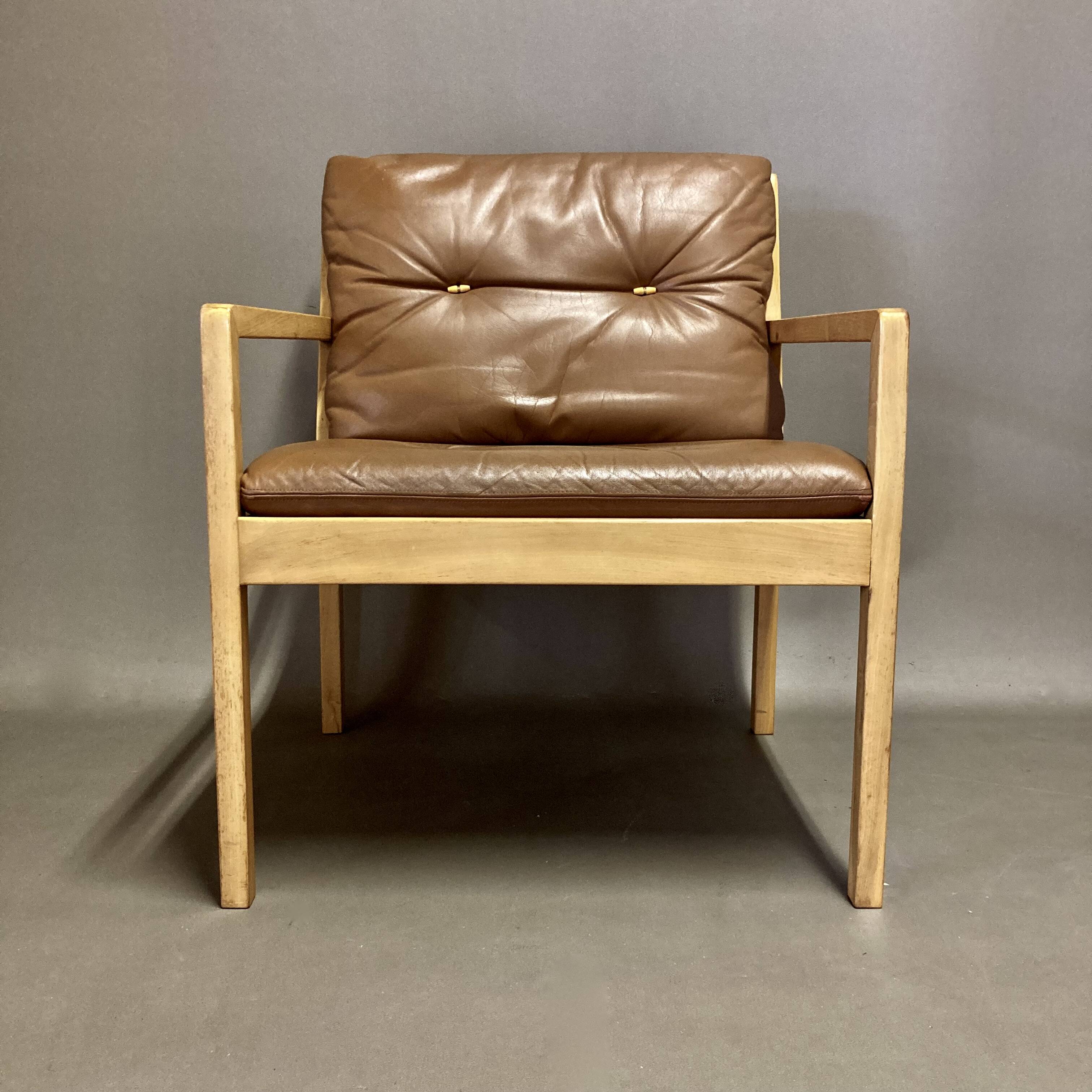 SCANDINAVIAN DESIGN LEATHER ARMCHAIR “BERNT PETERSEN” 1960.