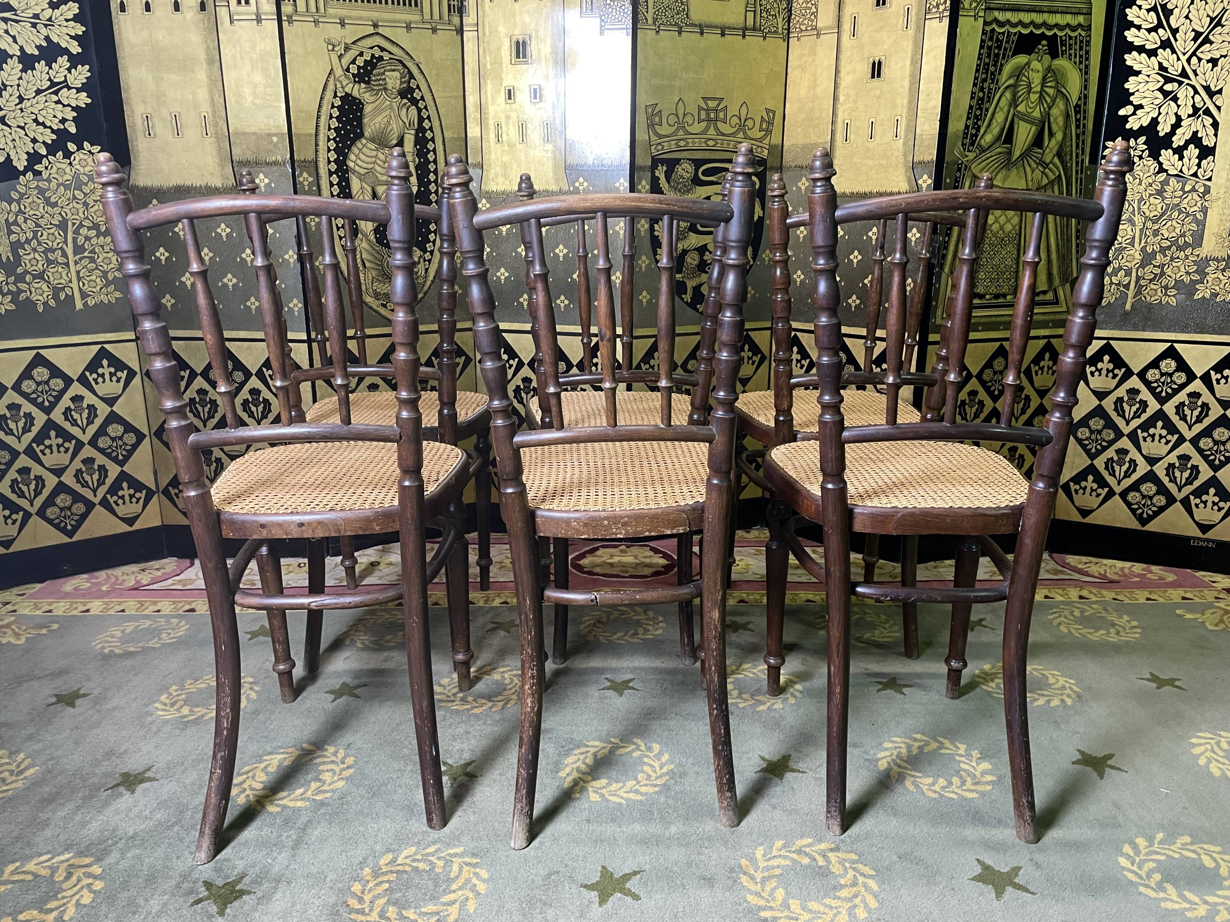 Suite de 6 chaises bistrot en cannage Fischel