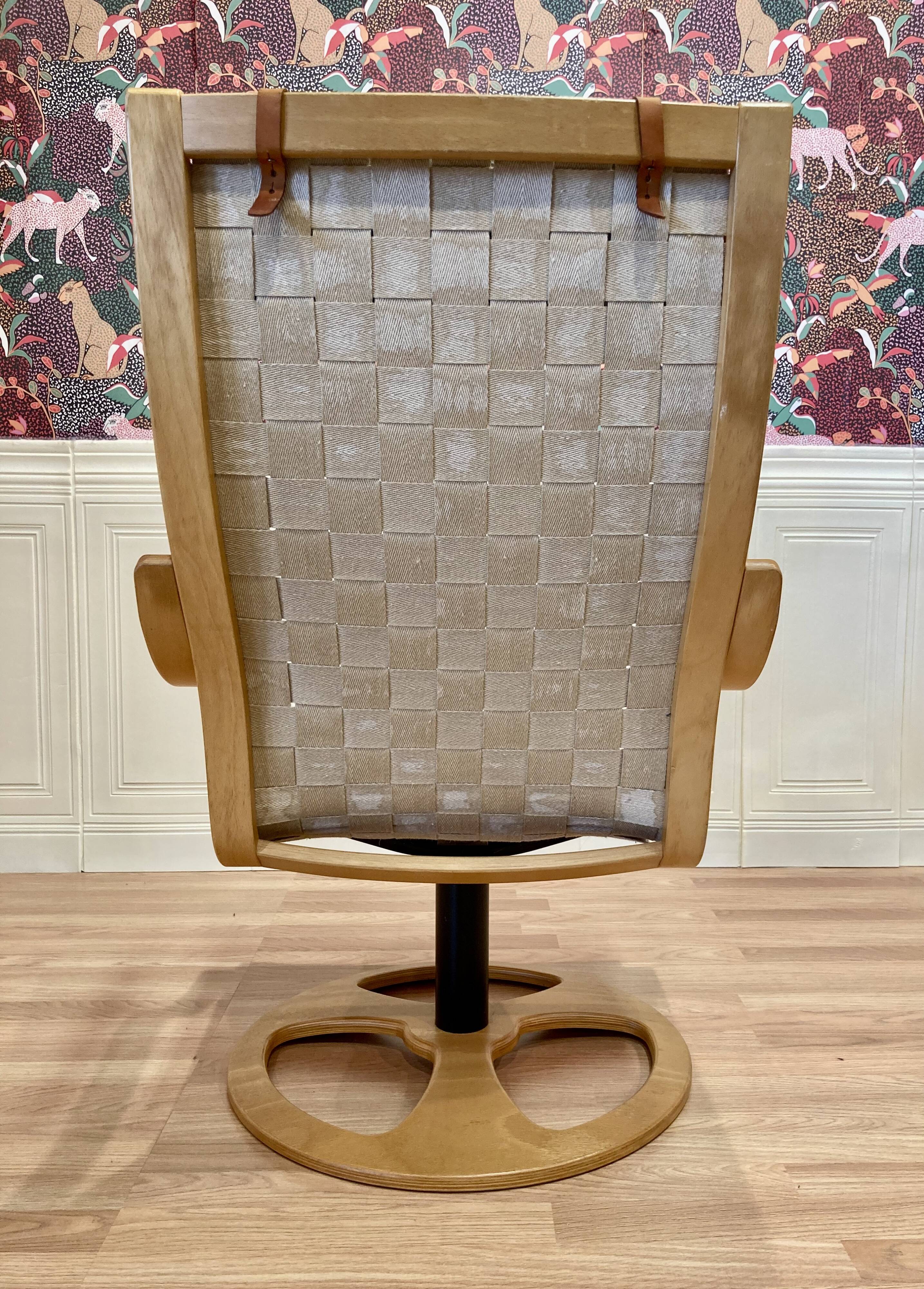 FAUTEUIL ET SON OTTOMAN "DESIGN SCANDINAVE".