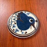 Mid-century Danish studio wall plate in pottery with bird design by Erling & Karin Heerwagen, 1976.