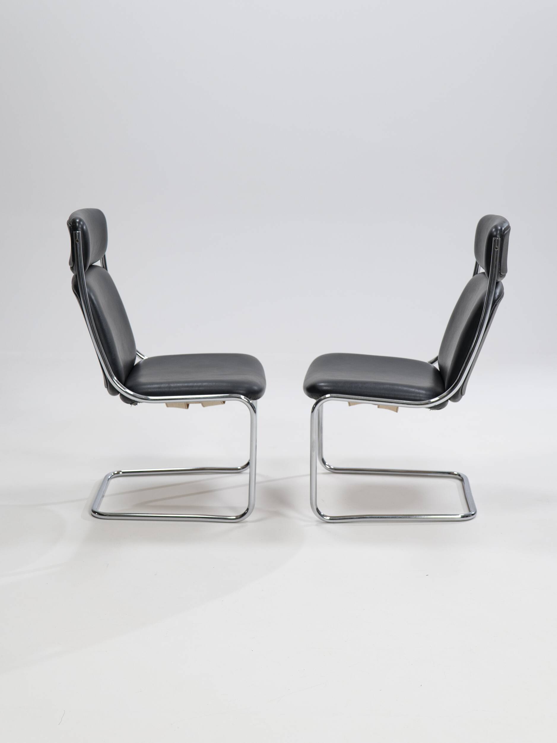 Paire de chaises cantilever en cuir par Mauser Werke Waldeck, Allemagne de l'Ouest, 19