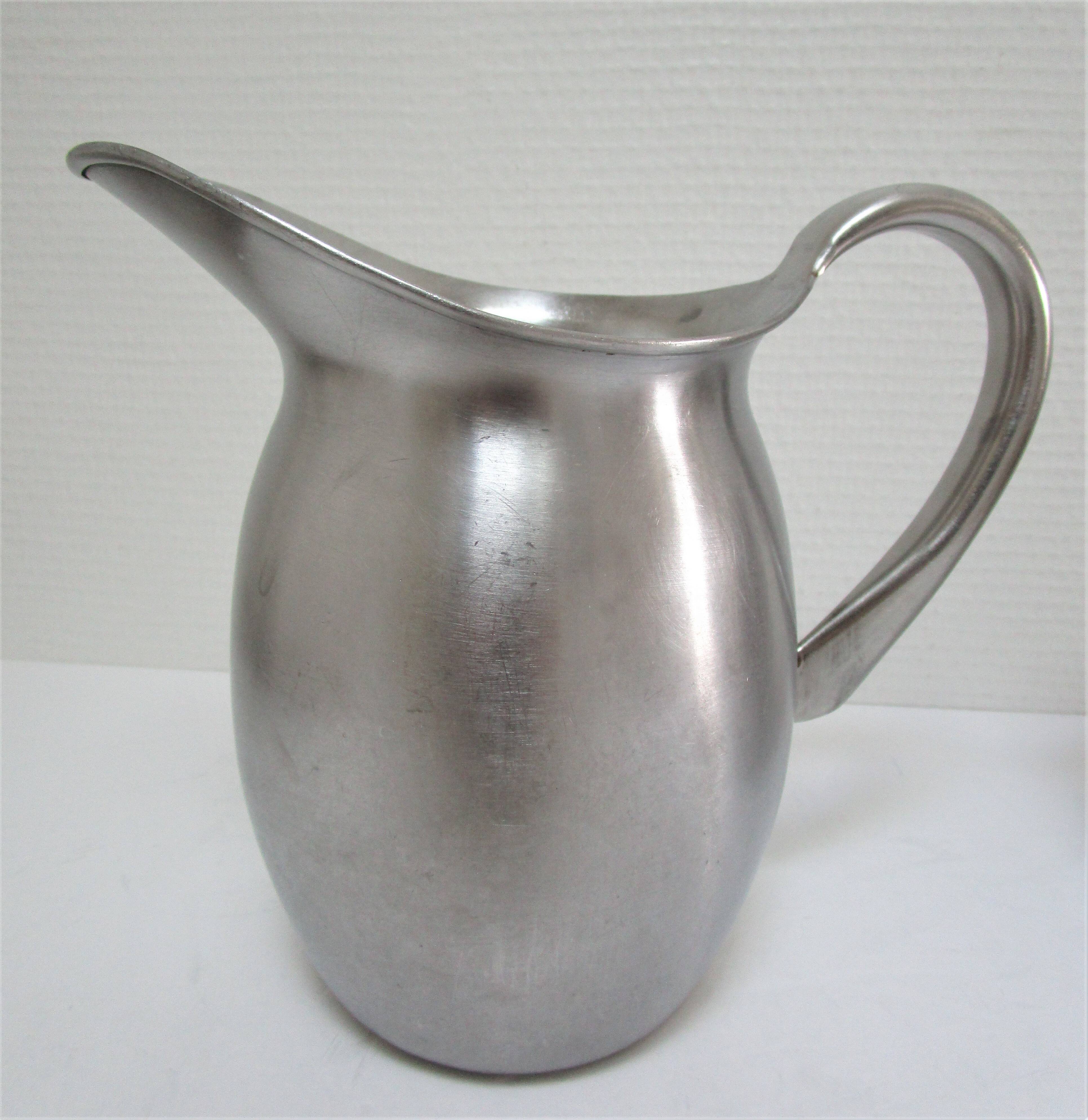 Deux pichets inox Vollrath Hallins vintage