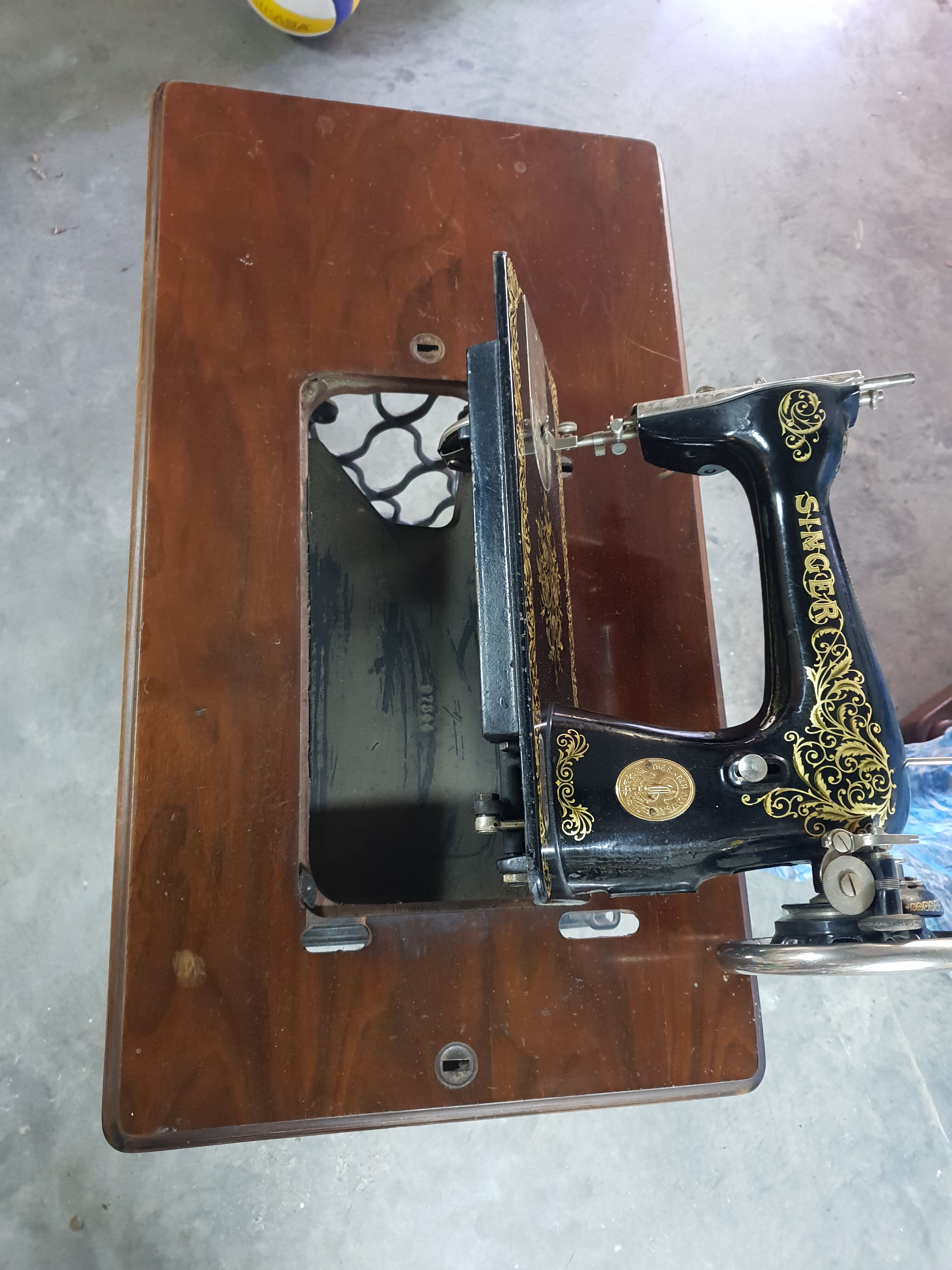 Sewing machine table Singer