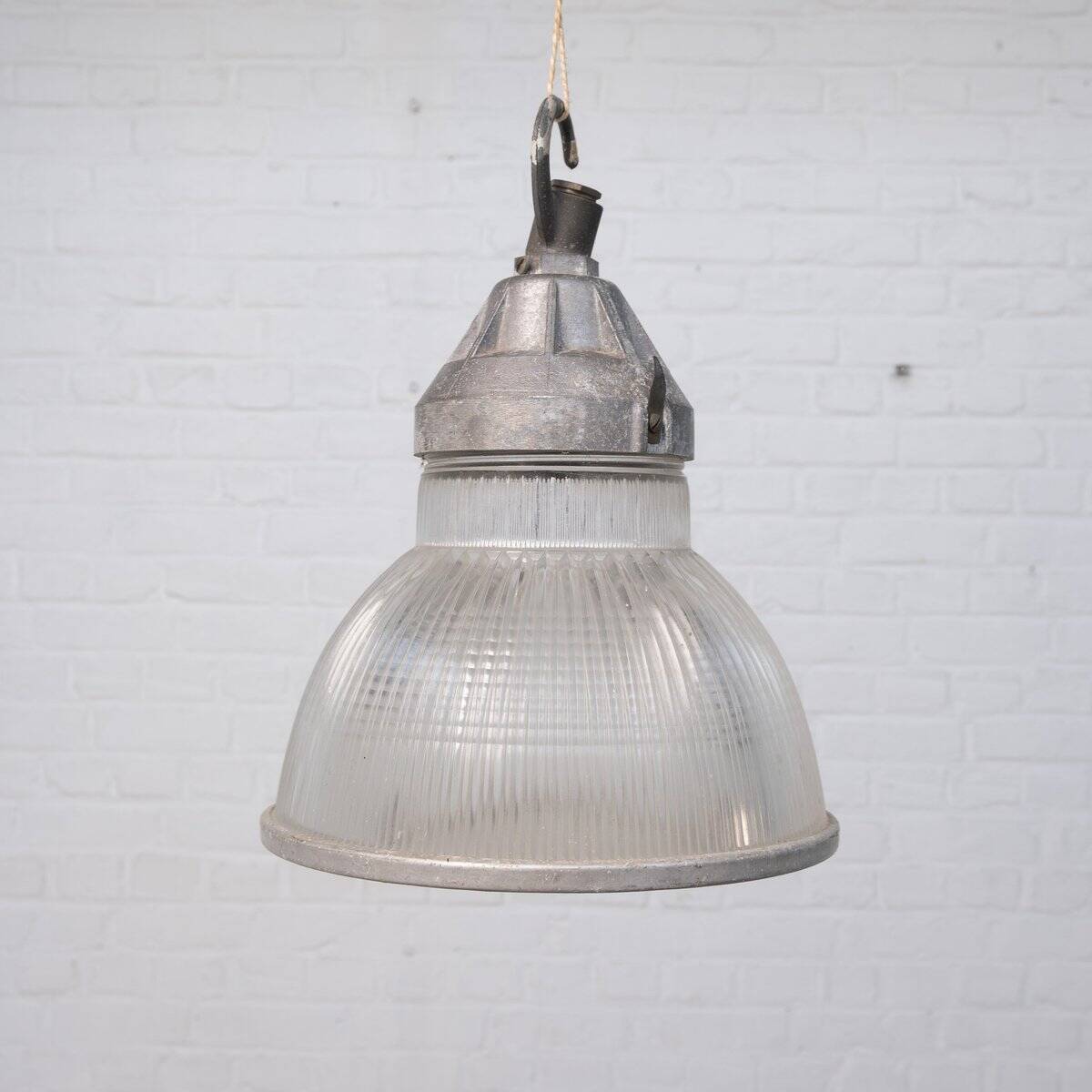 Luminaires suspendus Holophane, 1950, ensemble de 2