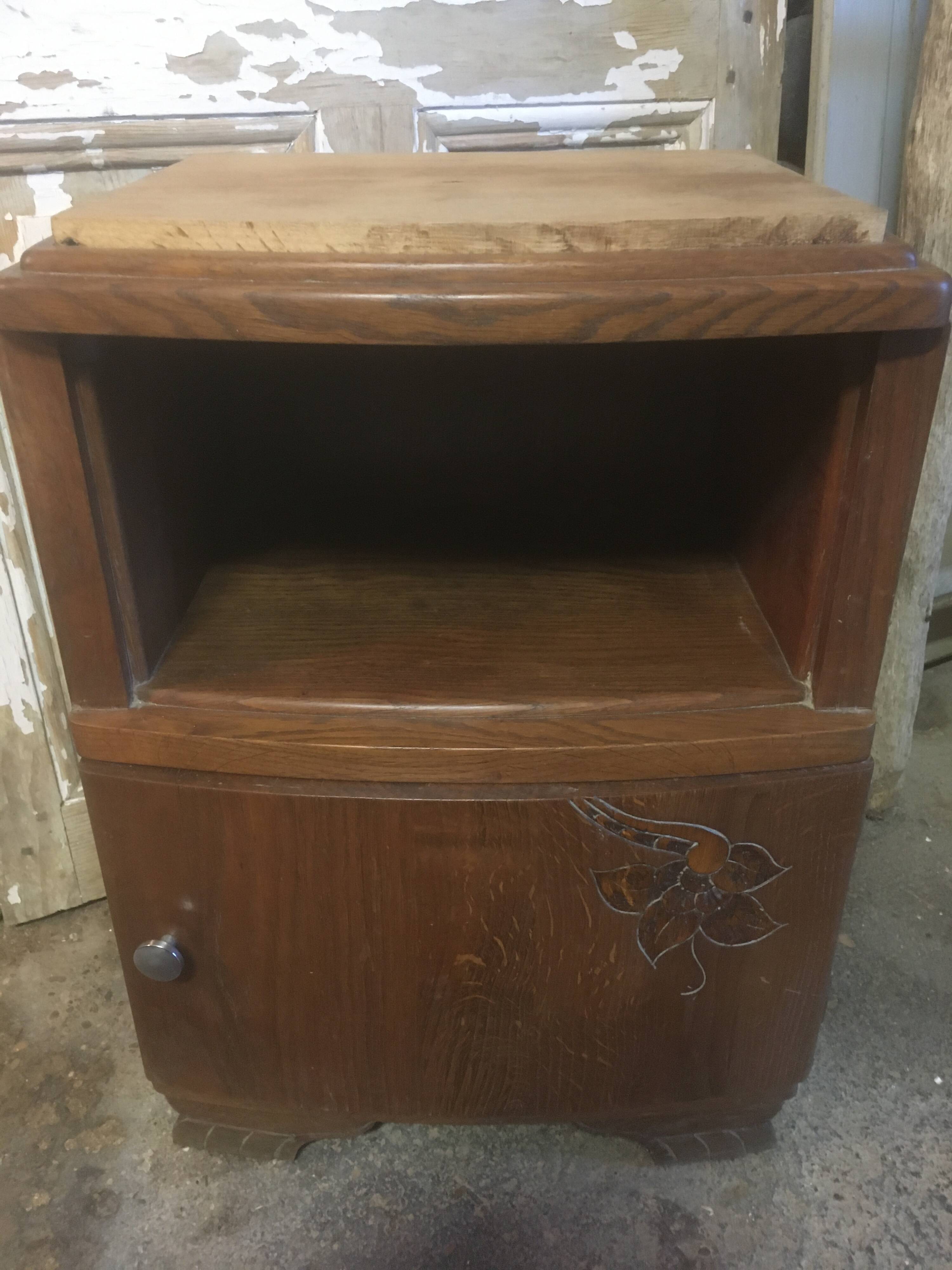 Oak bedside table from the 1930s/1940s.