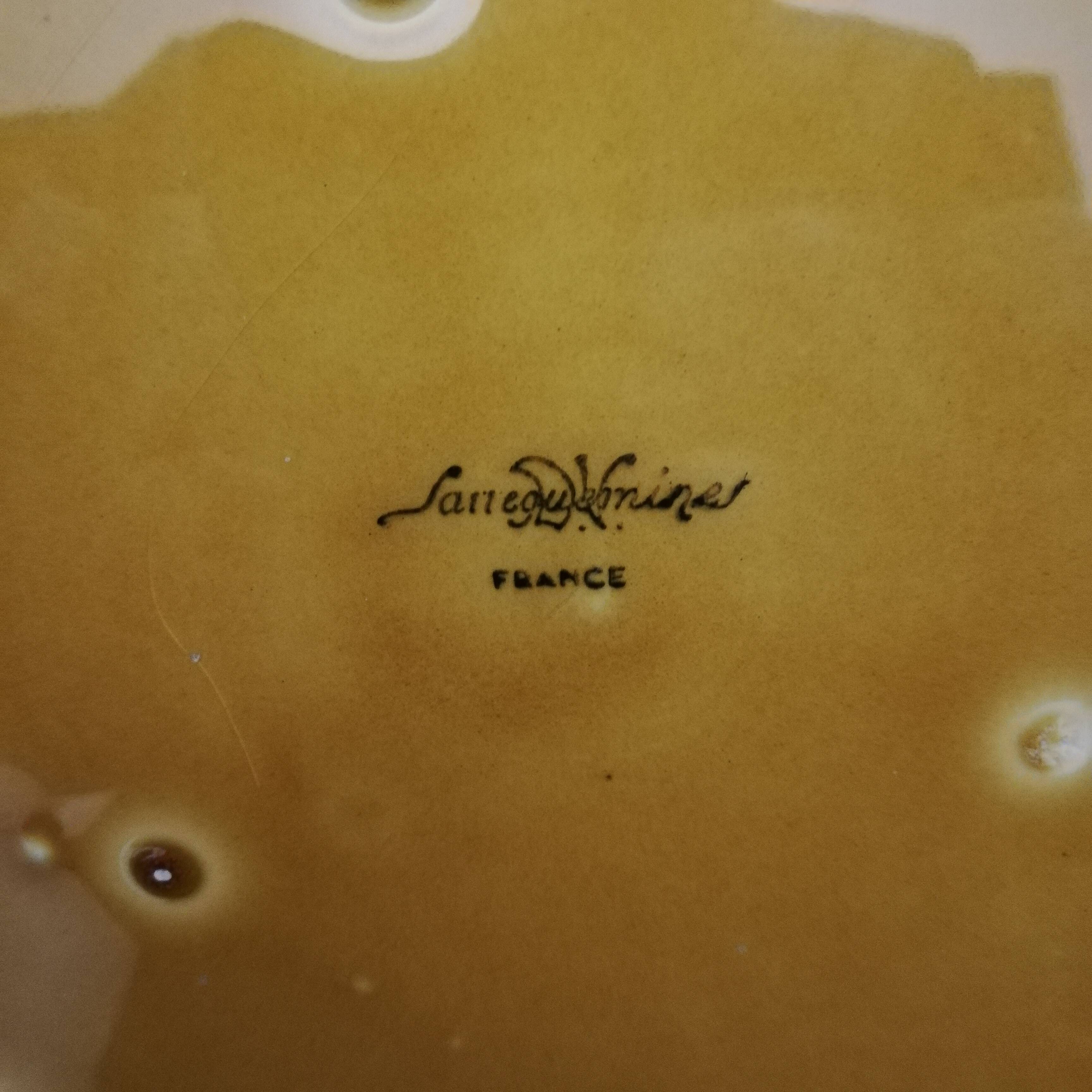 Plat à dessert en barbotine