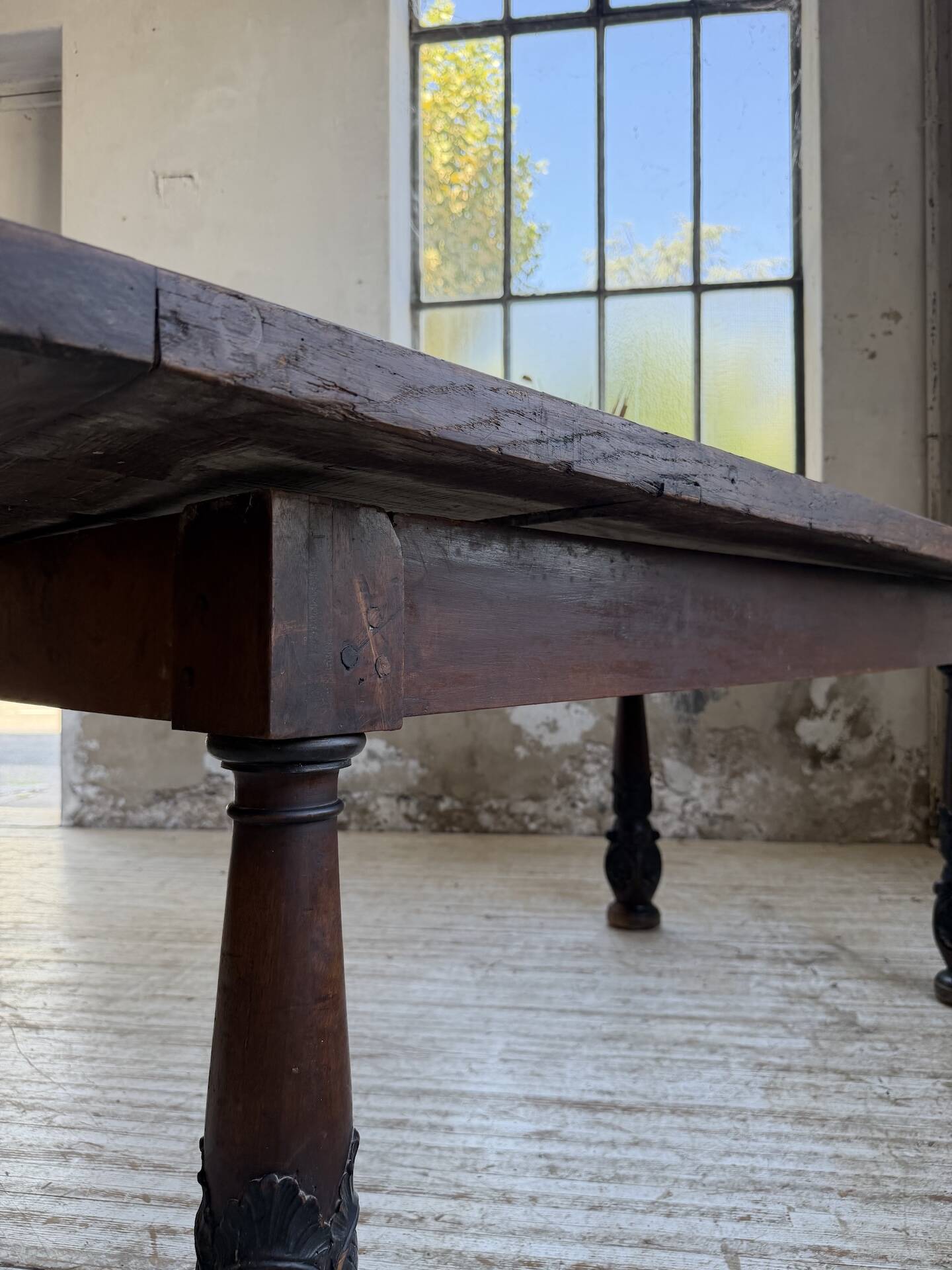19th-century castle table, carved solid oak, 190cm.