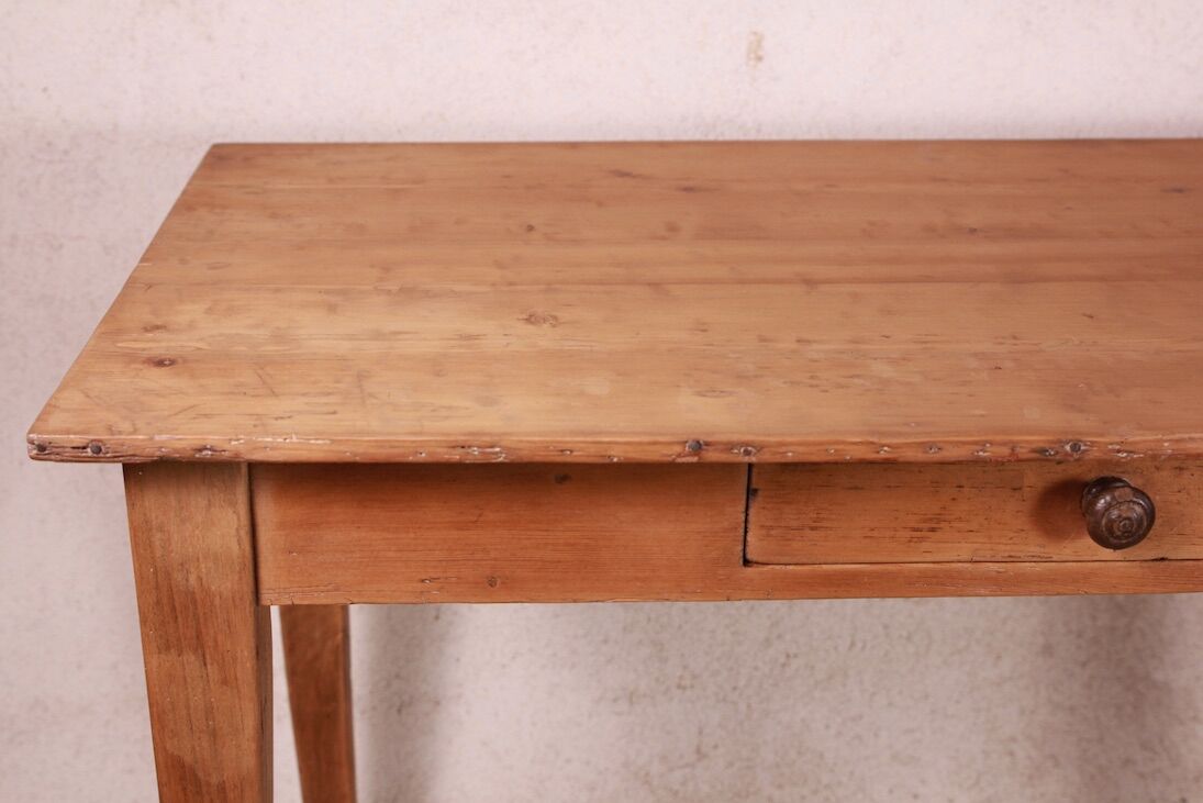 Farm table