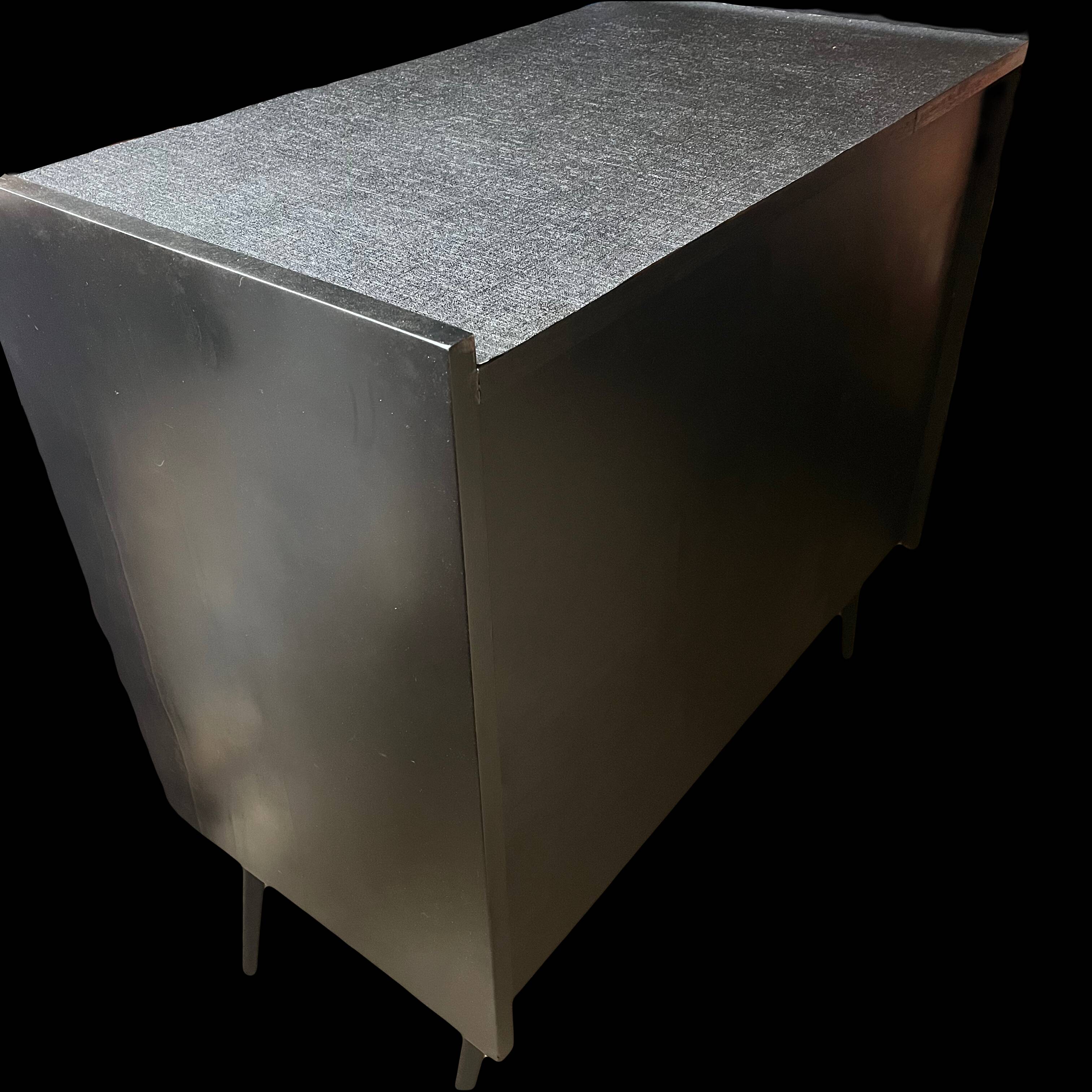 “All black” chest of drawers