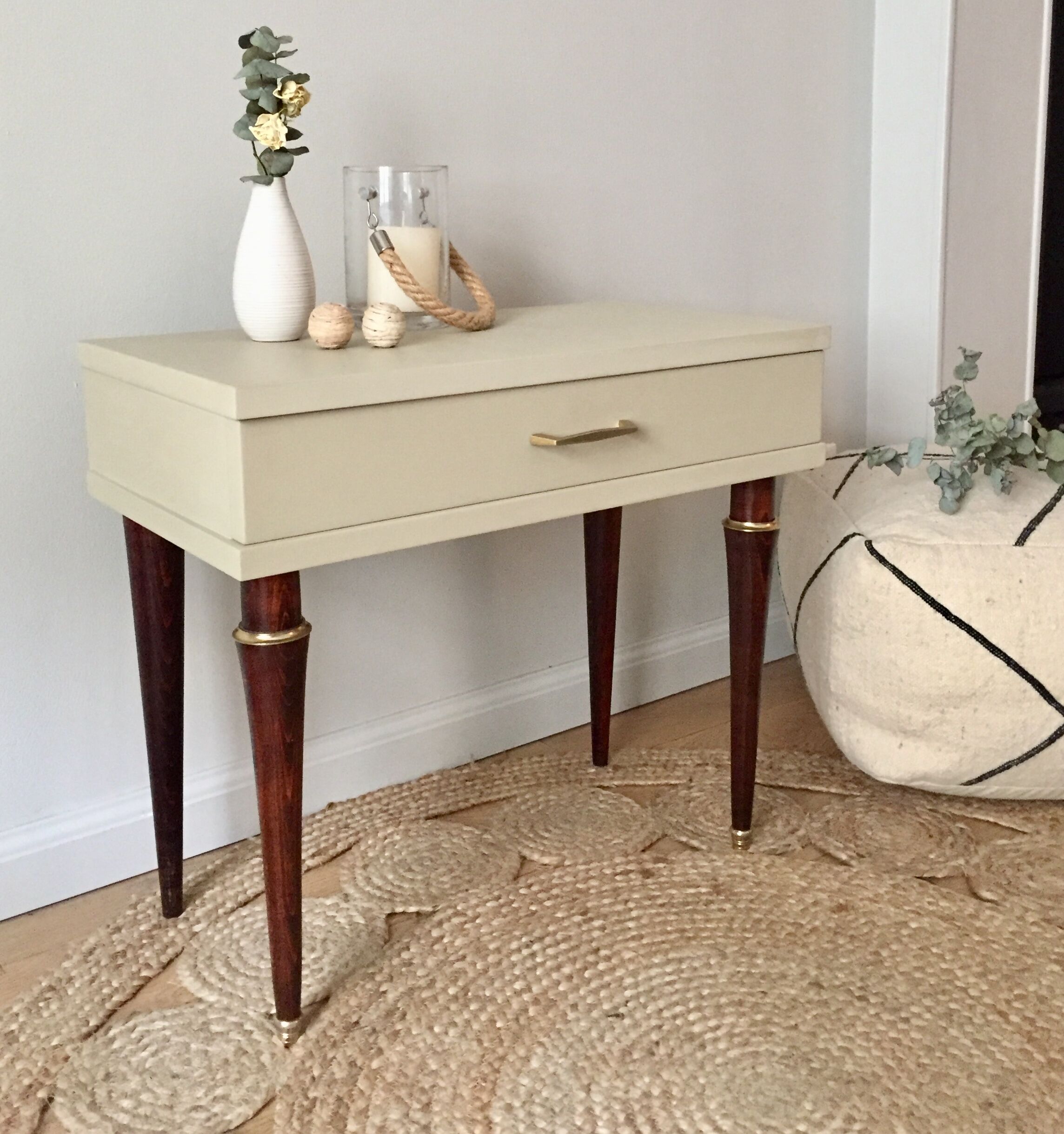 Bedside feet spindles