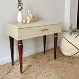 Bedside feet spindles