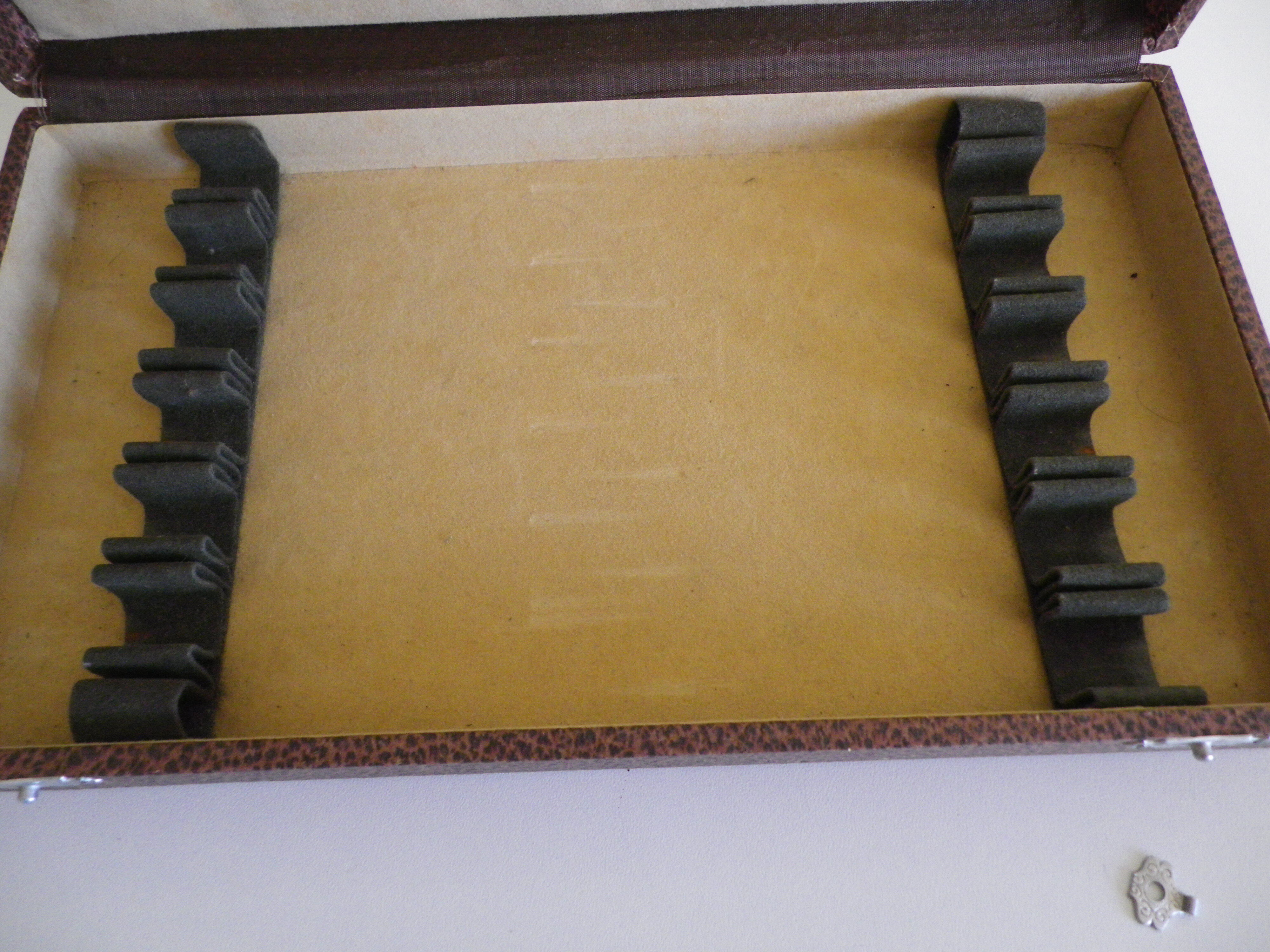 Coffret de 12 couteaux, années 60