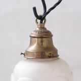 Paire de pendentifs français opalins en verre opalin opalin opaque et laiton