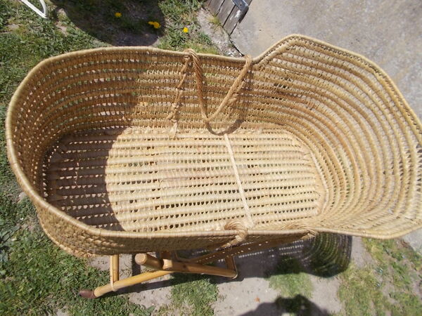 Berceau en rotin vintage