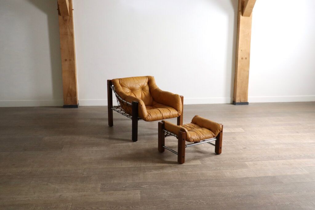 Fauteuil Amazonas avec repose-pieds en cuir cognac par Jean Gillon Brésil